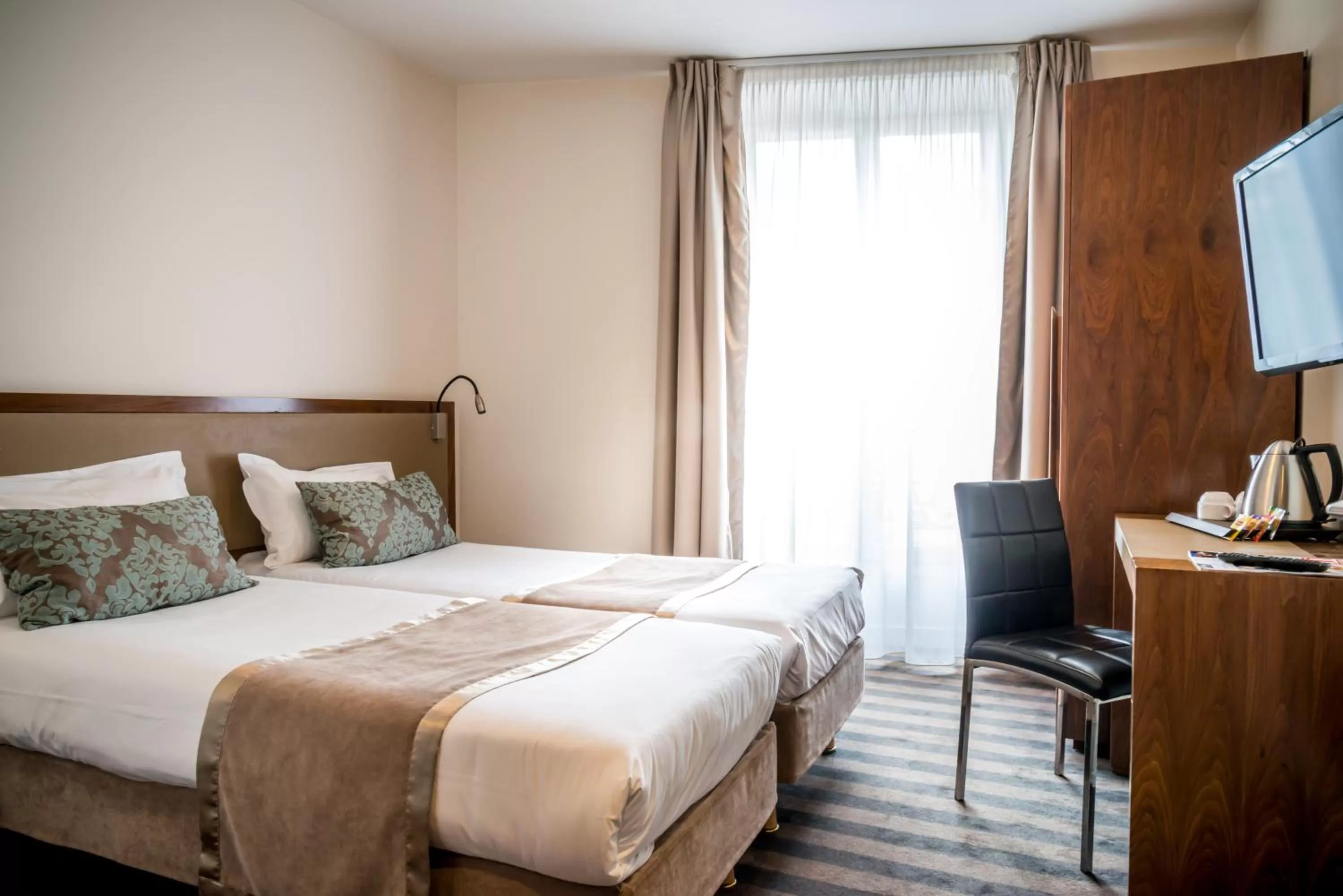 Standard Twin Room in Art Hotel Eiffel