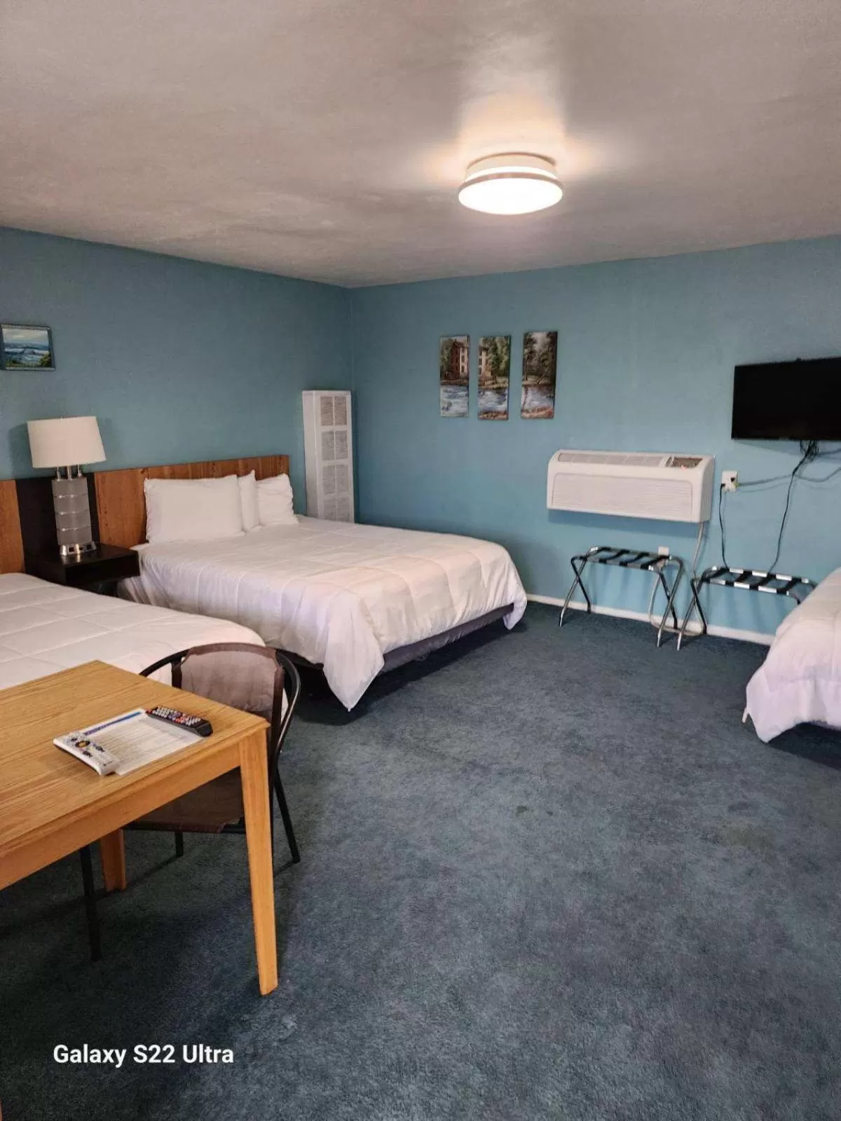 Triple Room with Bathroom in Rose's Motel