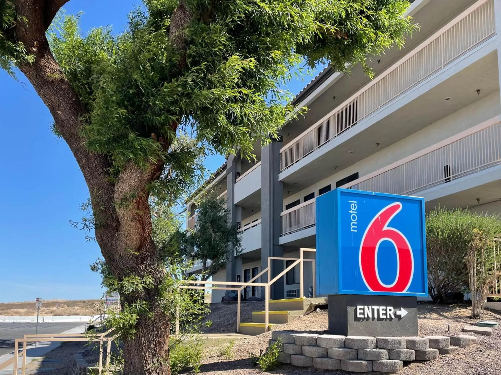 Motel 6 Barstow, CA - Lenwood Road