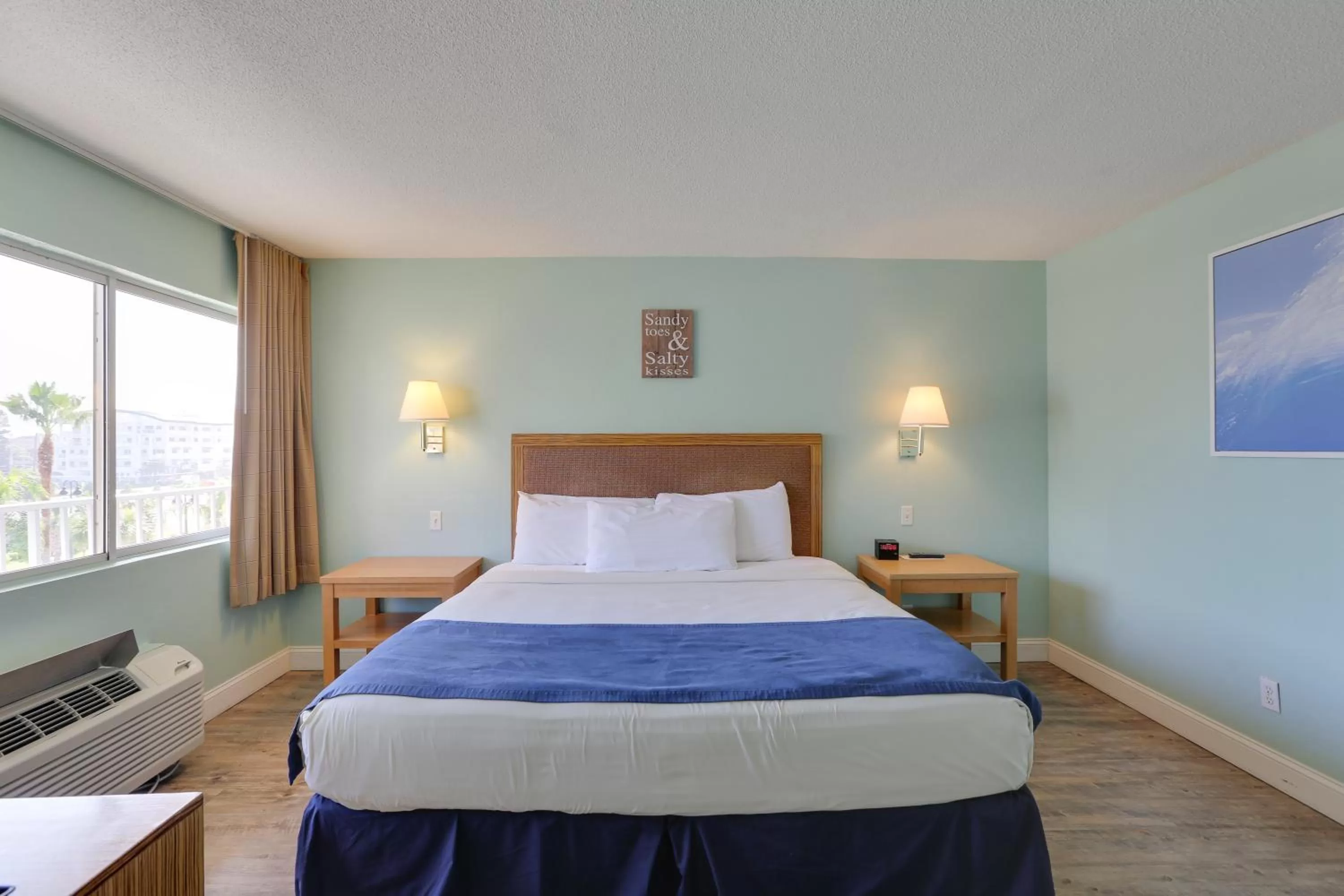 Deluxe King Suite - Non-Smoking in The Beachview Inn Clearwater Beach