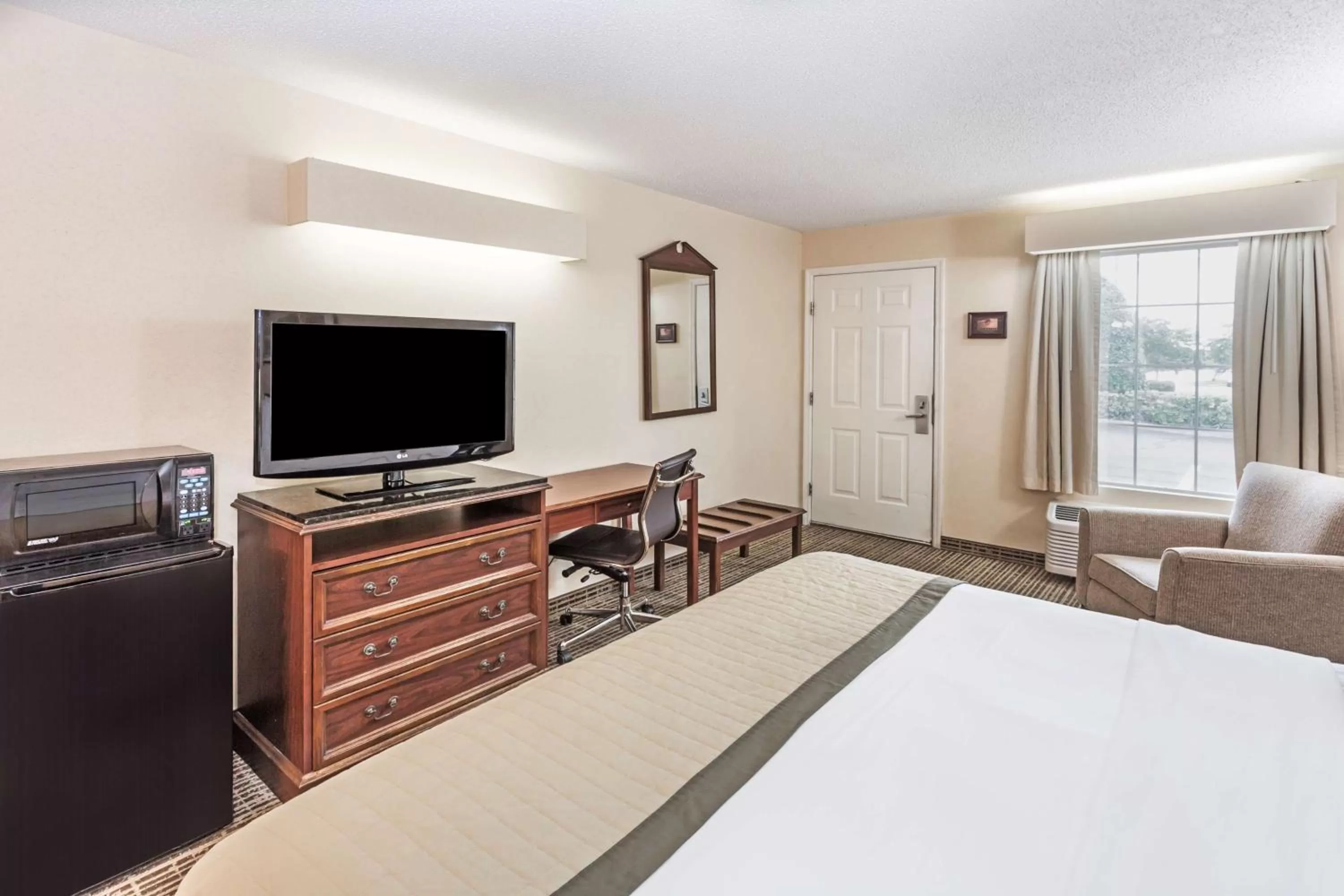 King Room-Nonsmoking in Baymont by Wyndham Valdosta at Valdosta Mall