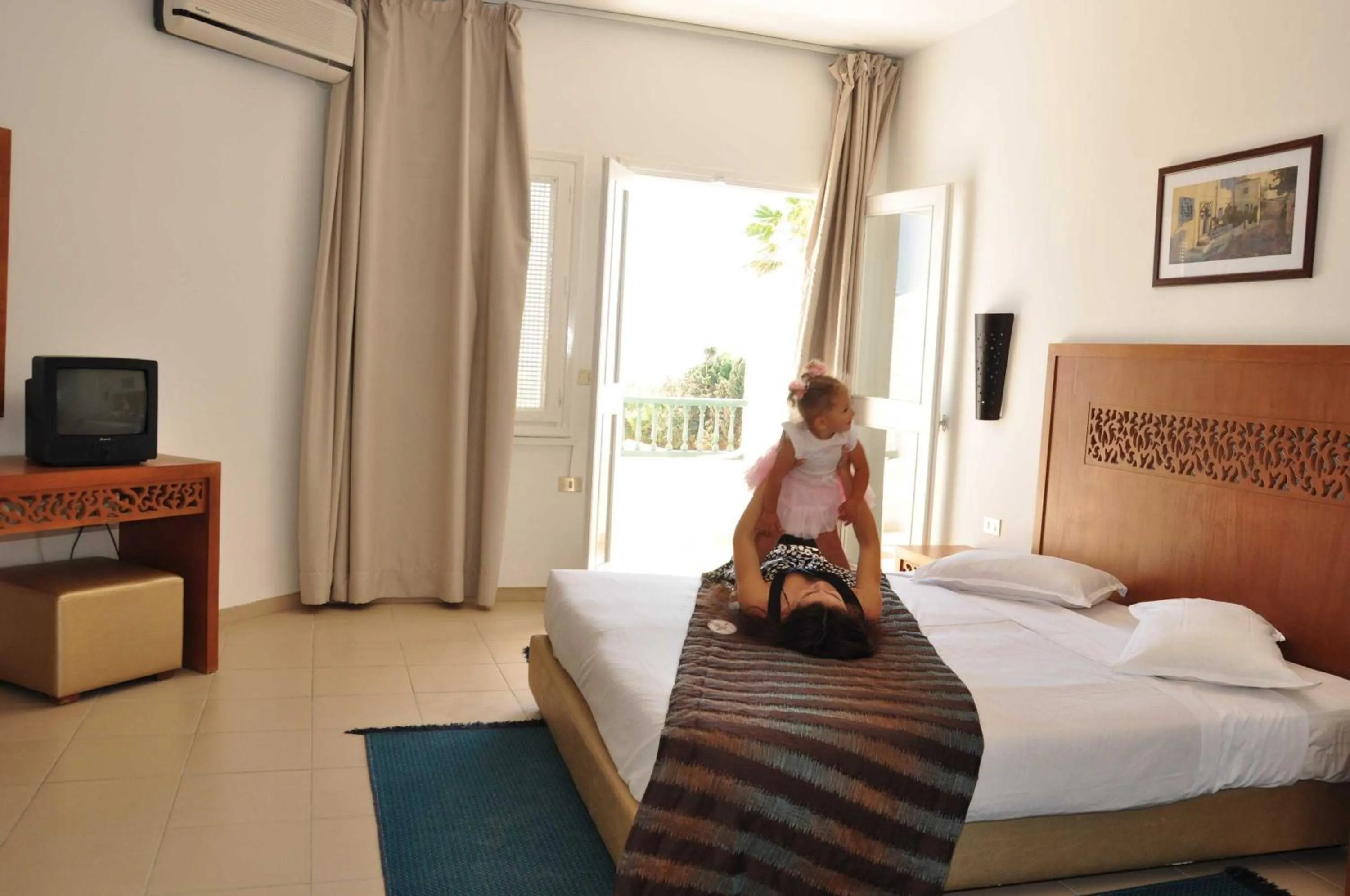 Triple Room with Garden View in Hotel El Fell