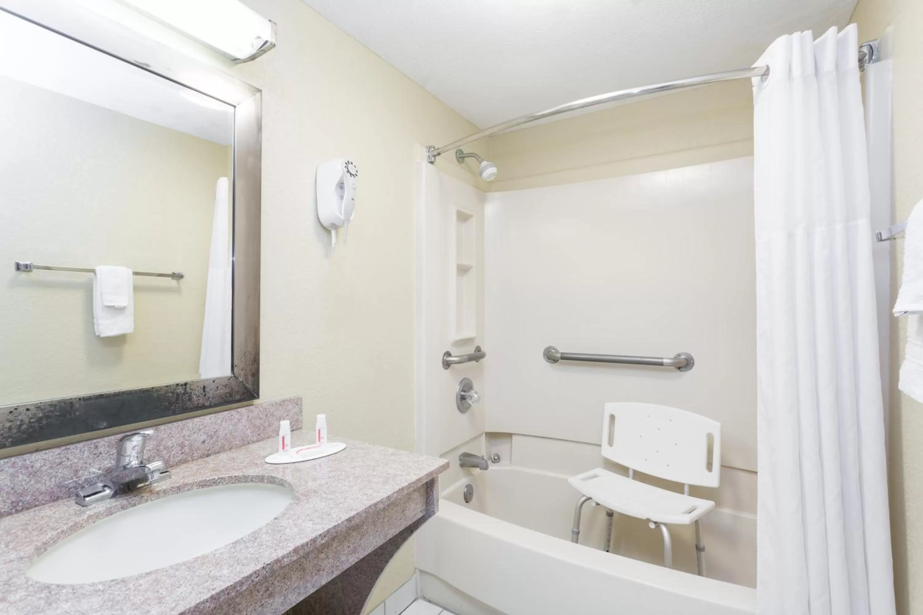 Queen Room with Two Queen Beds - Mobility Access/Non-Smoking in Days Inn by Wyndham Destin