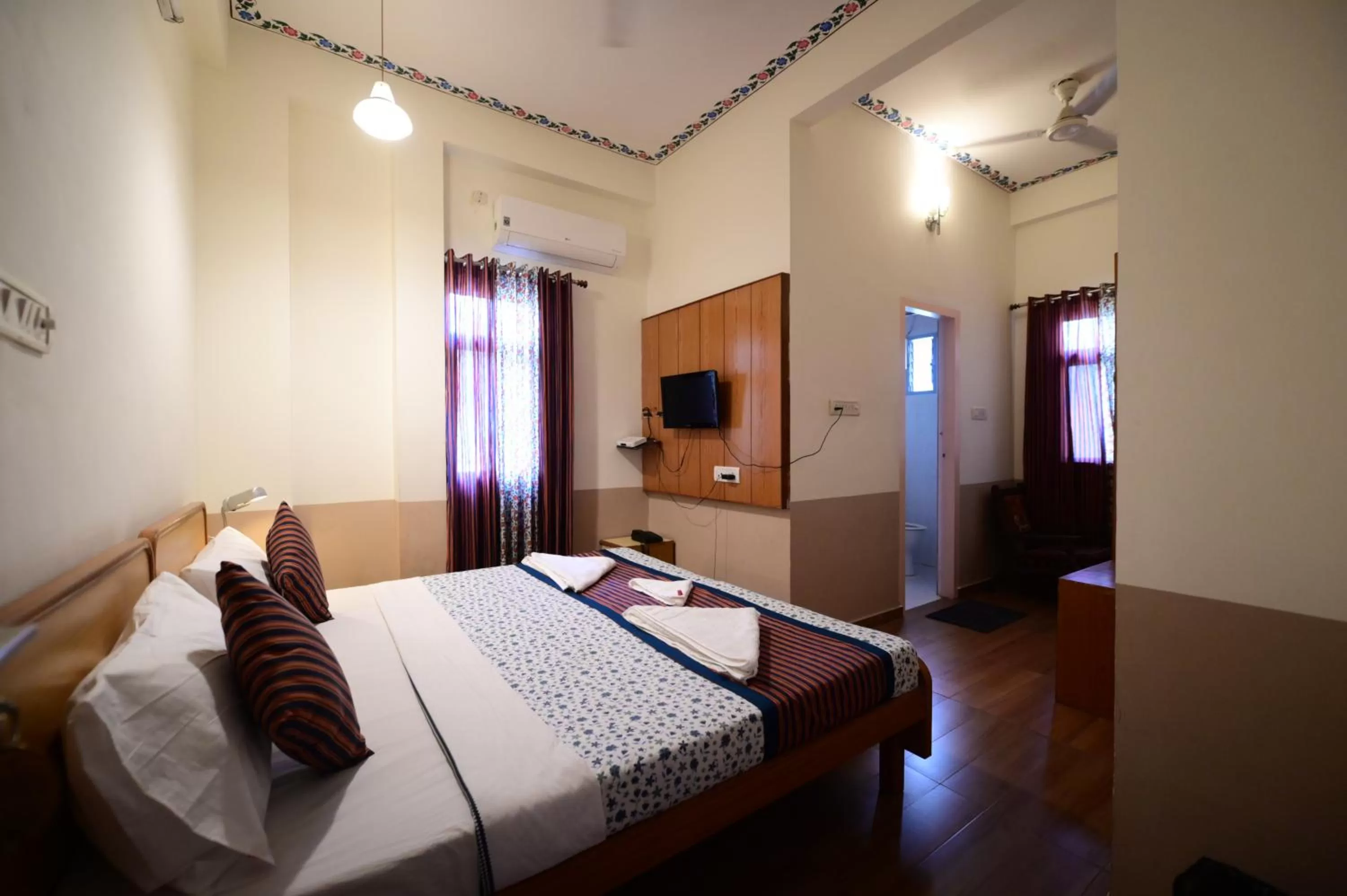 Budget Double Room in Chitra Katha - A Story Per Stay
