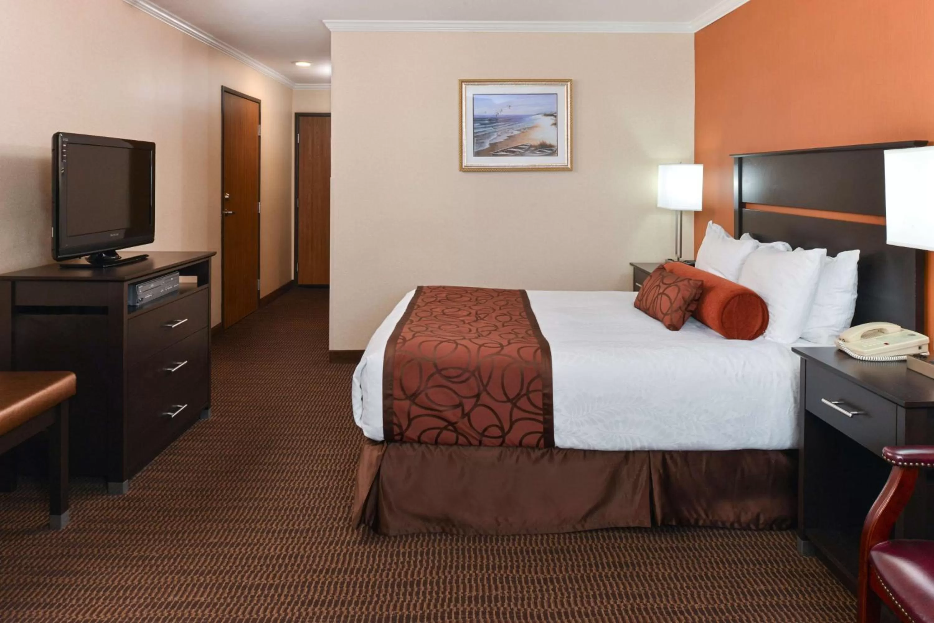 Queen Room with mobility Accessible Tub in Best Western Plus Landmark Inn