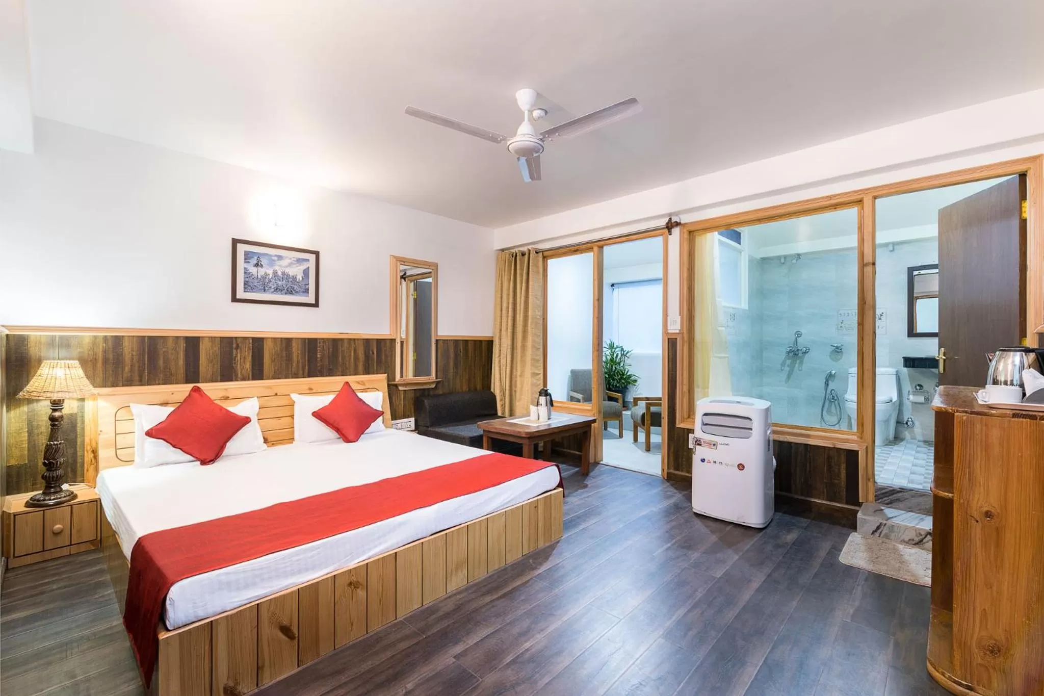 King Room with Balcony in Hotel Kullu Valley