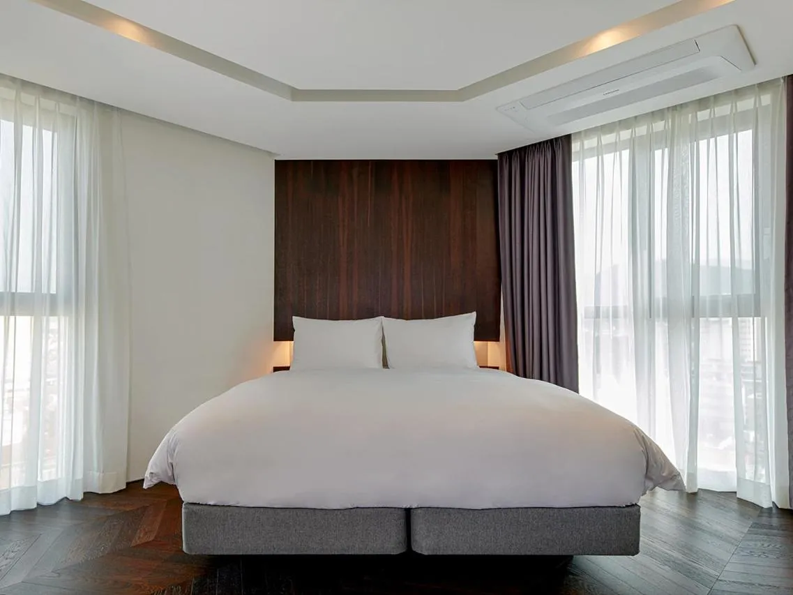 One-Bedroom Suite in Hotel Alice and Trunk