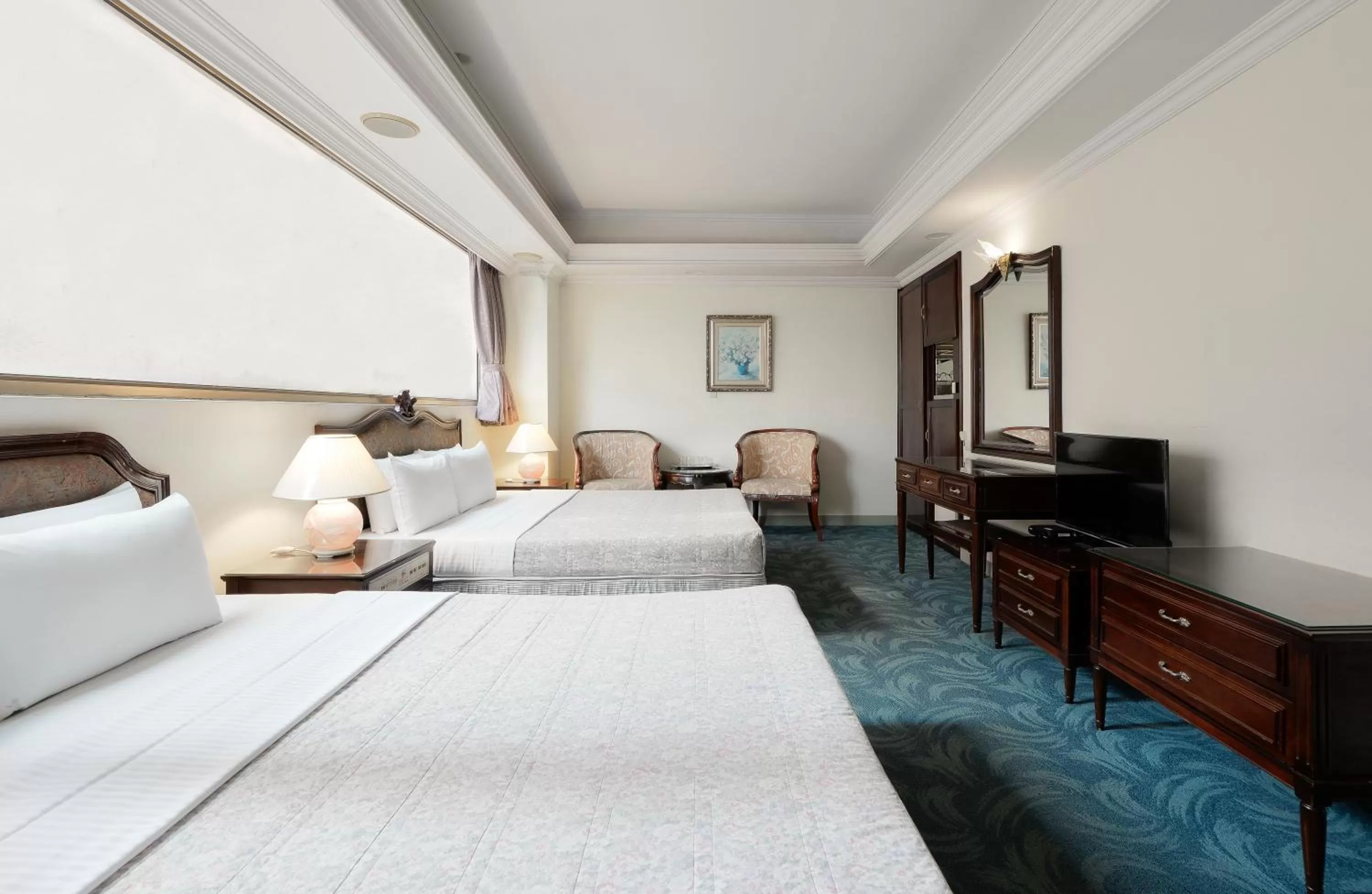 Standard Quadruple Room in Forbes Hotel