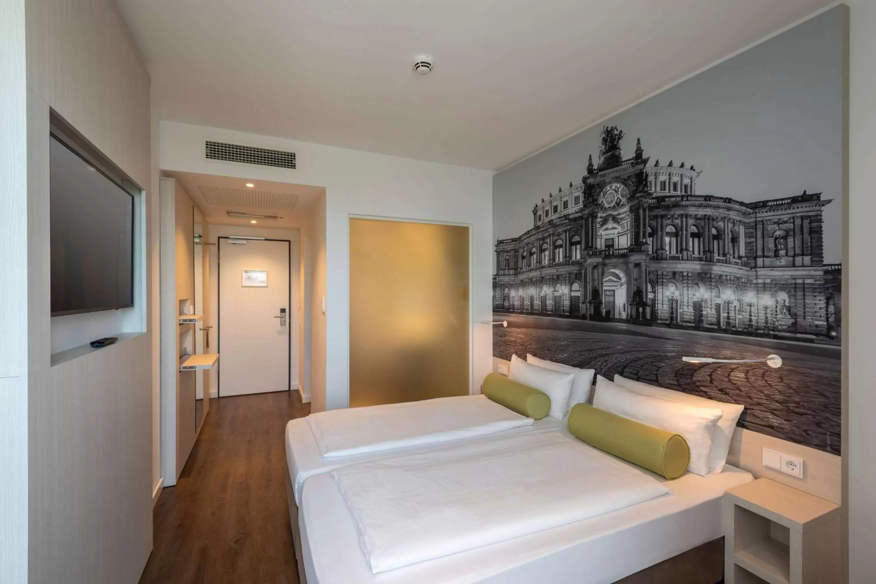 Double Room in Super 8 by Wyndham Dresden