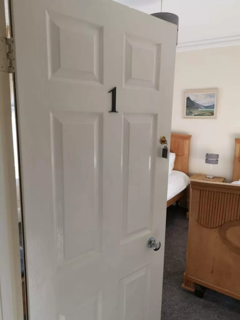 Standard Twin Room with Shared Bathroom in Mair's