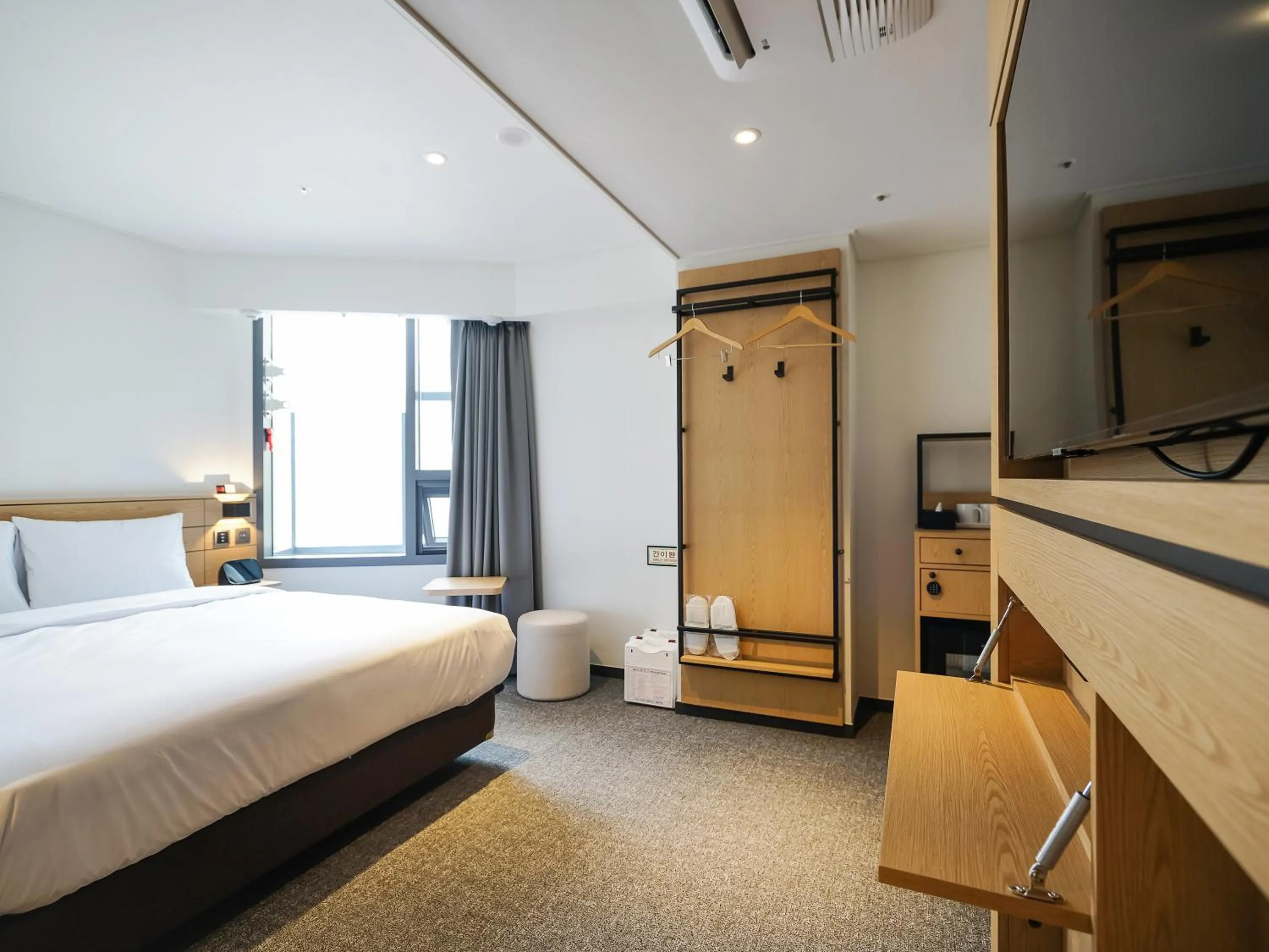 Double Room With Complimentary Breakfast in Henn na Hotel Seoul Myeongdong