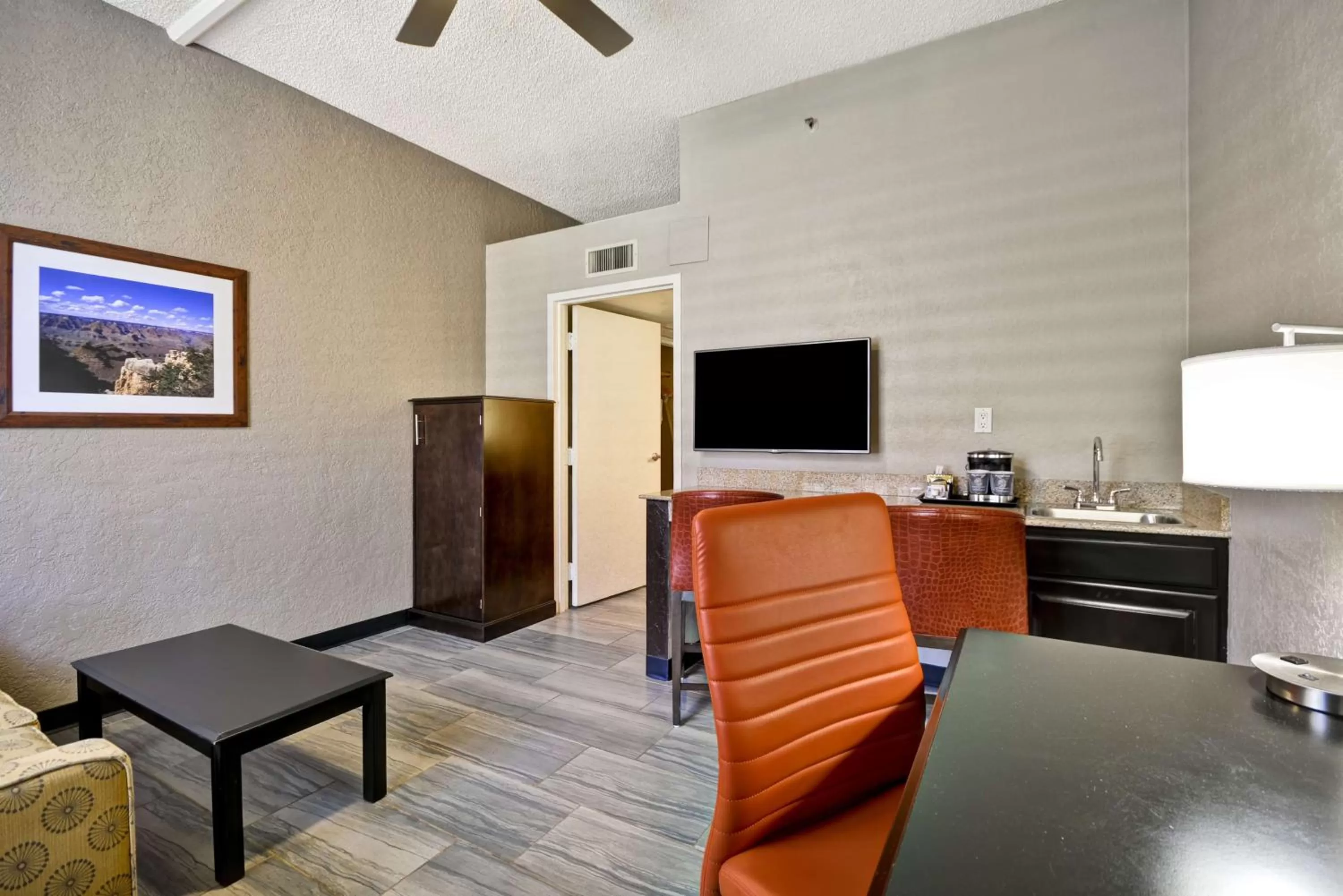 Two-Room King Suite with Sofa Bed in DoubleTree by Hilton Phoenix North