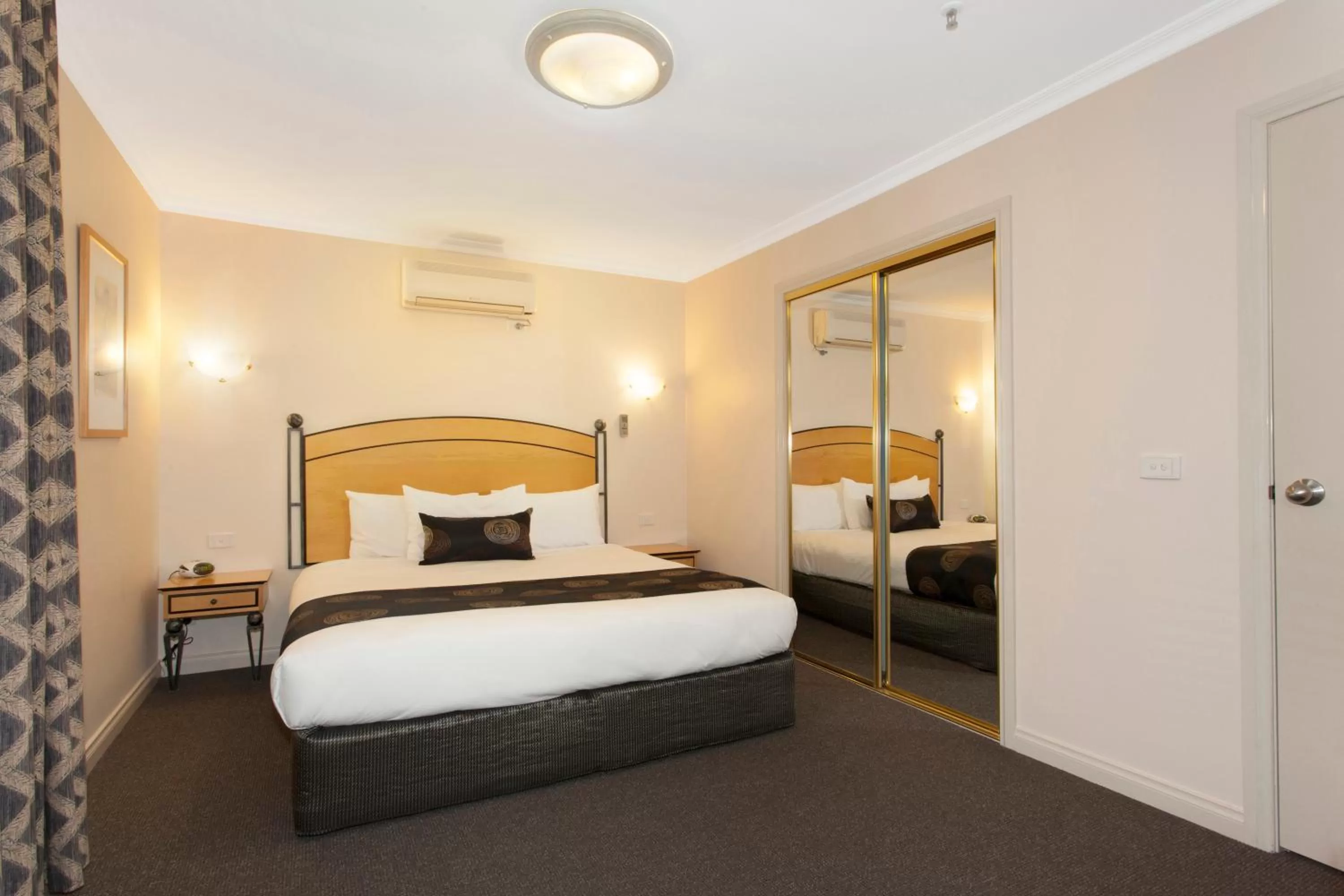 Deluxe Two-Bedroom Apartment in Melbourne Metropole Central Official