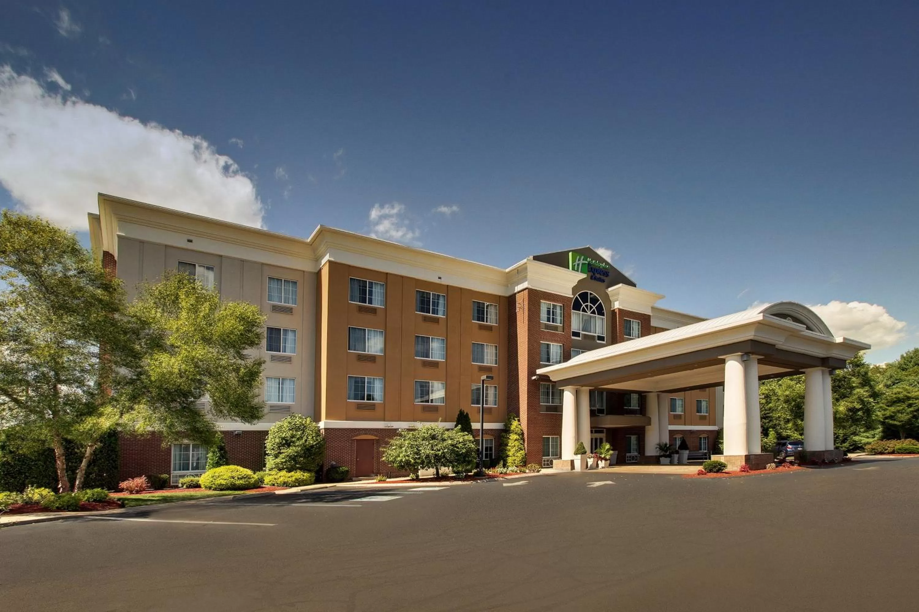 Holiday Inn Express Hotel & Suites Middleboro Raynham by IHG