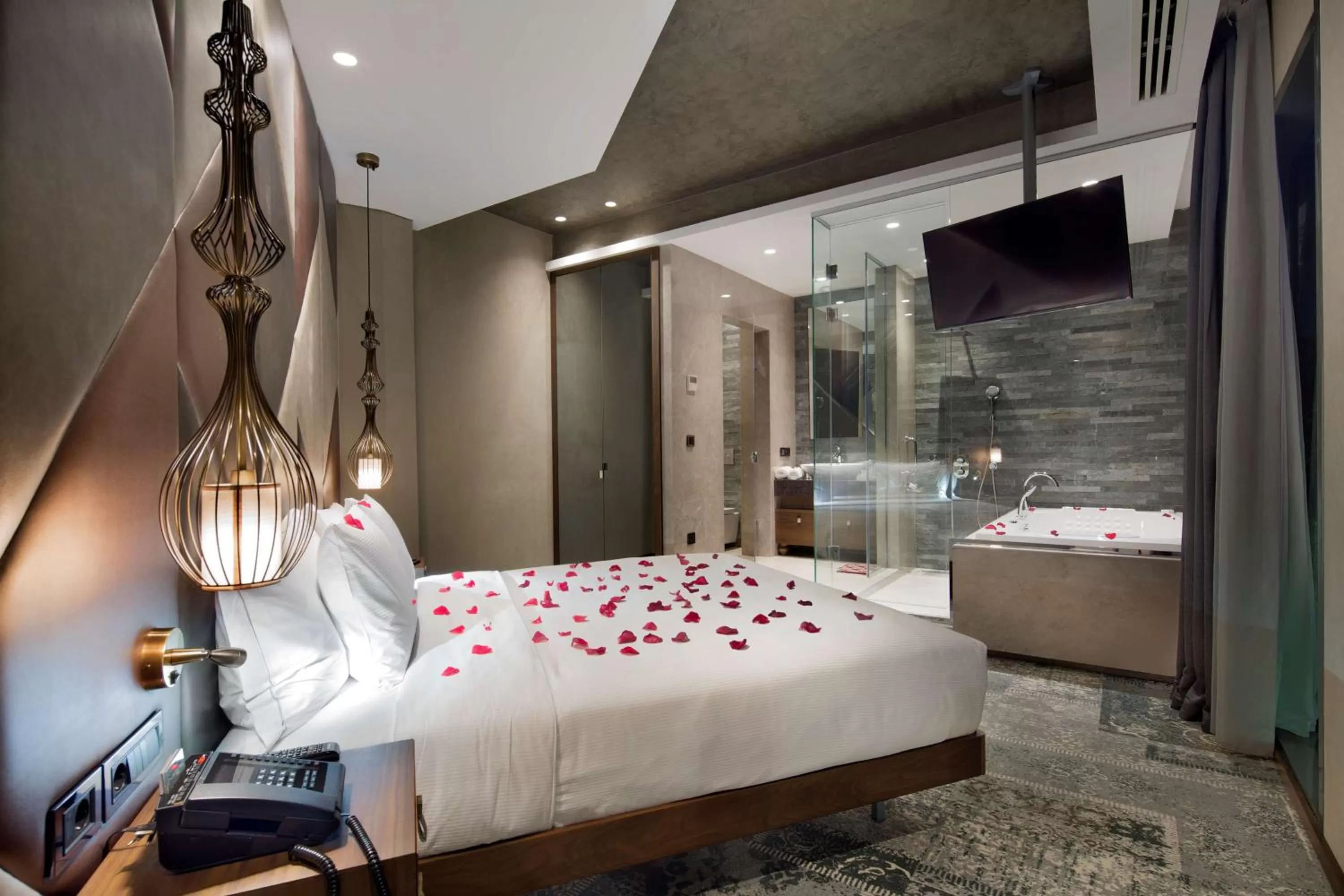 One-Bedroom King Suite with Terrace in DoubleTree by Hilton Istanbul - Piyalepasa