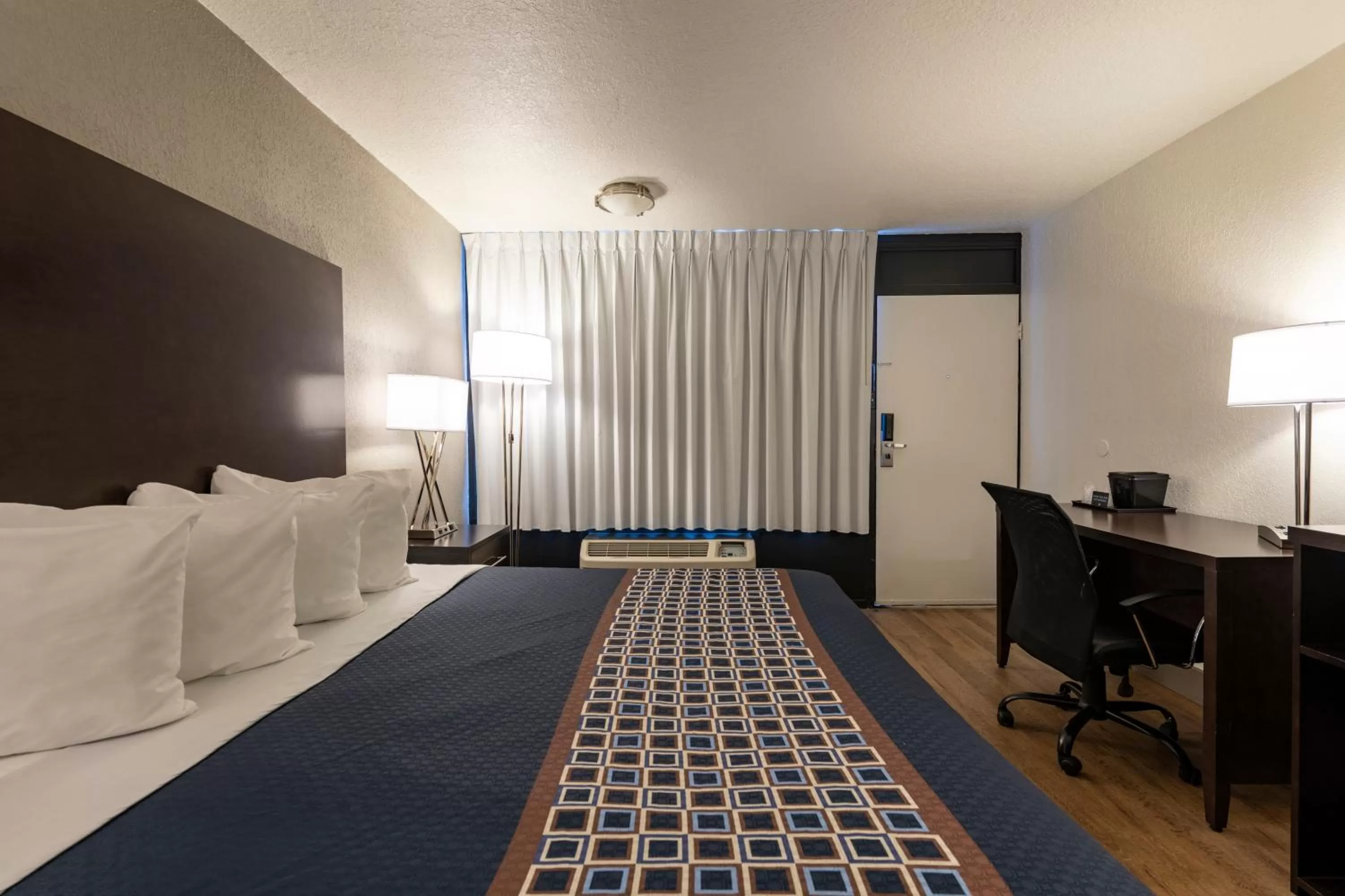 King Room - Disability Access in Hotel Monreale Express International Drive Orlando