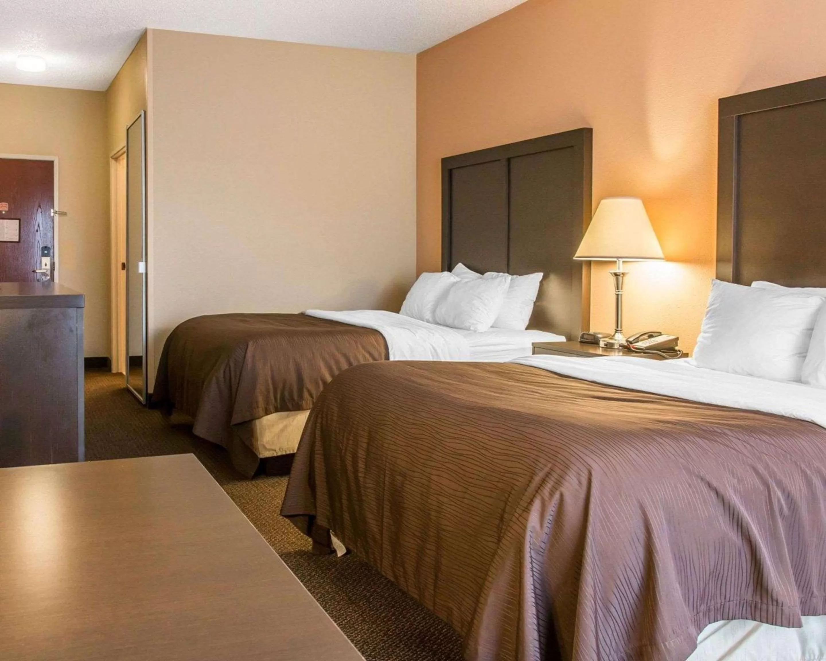 Queen Suite with Two Queen Beds - Non-Smoking in Quality Inn & Suites Niles