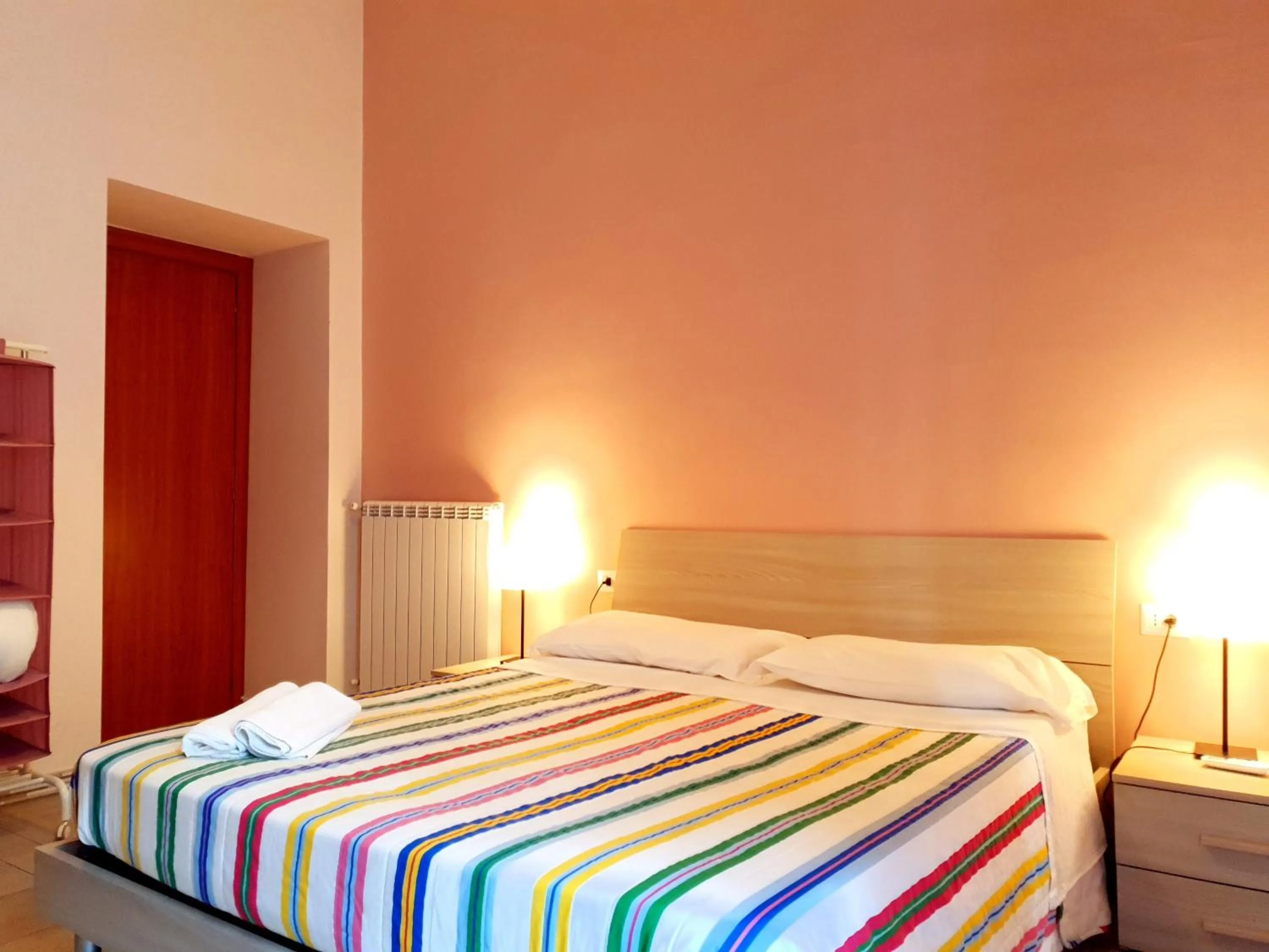 Single Room with Private Bathroom in Hostel Mancini Naples