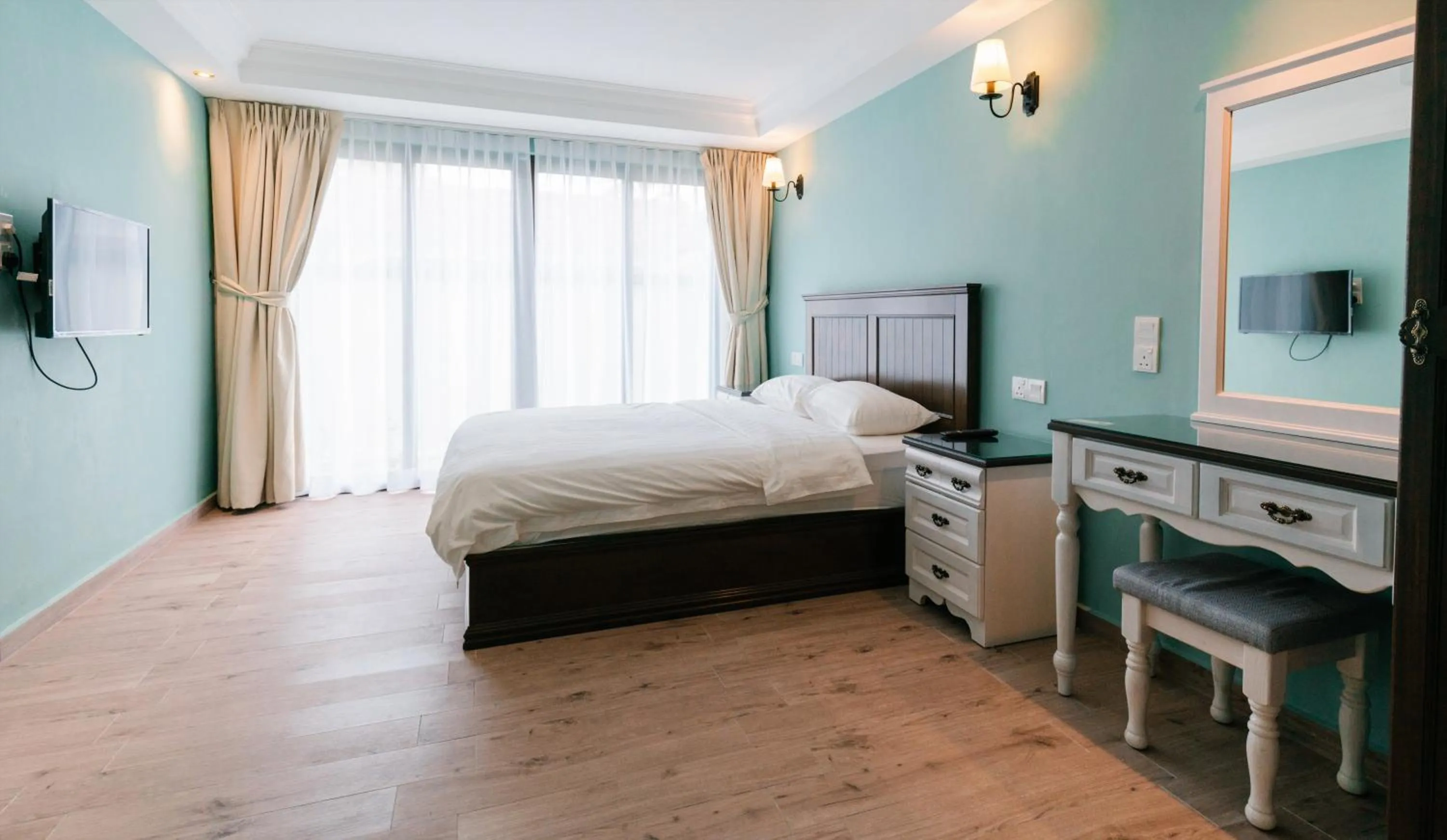 Two-Bedroom Suite in The Tudor