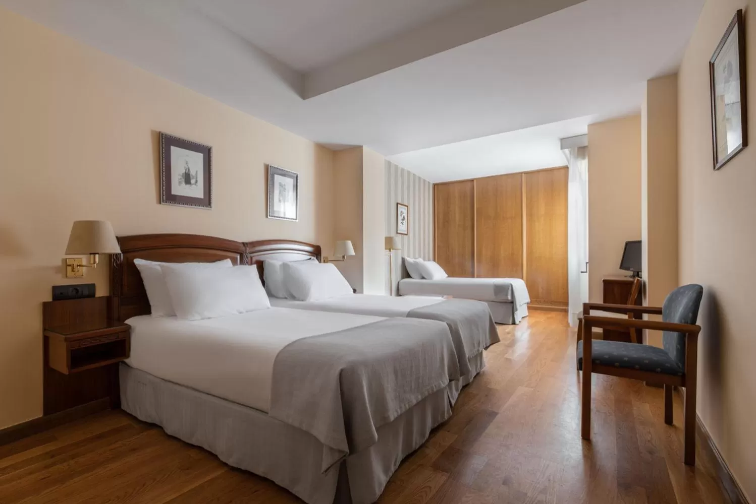 Family Room in Exe Astur Plaza