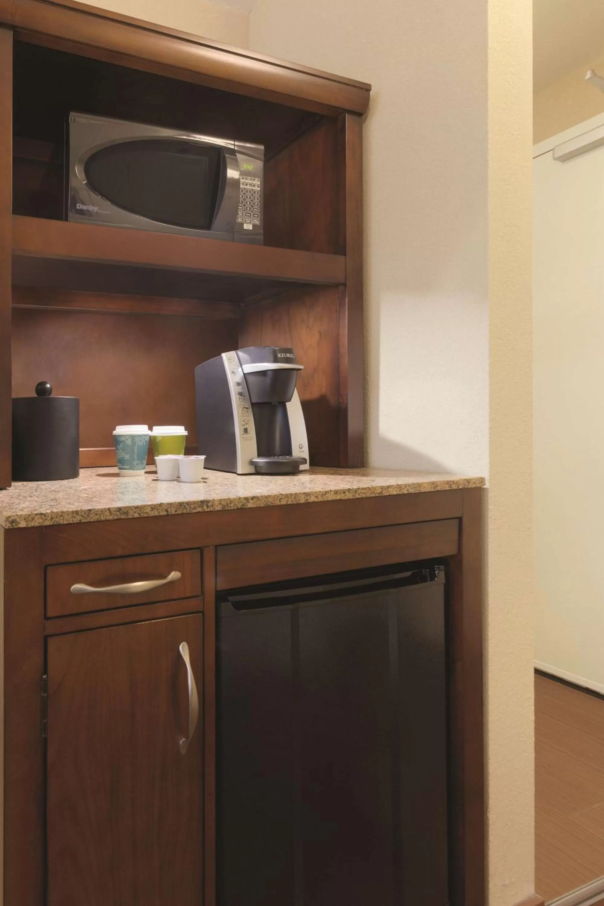 King Room with Tub - Mobility and Hearing Access in Hilton Garden Inn Falls Church