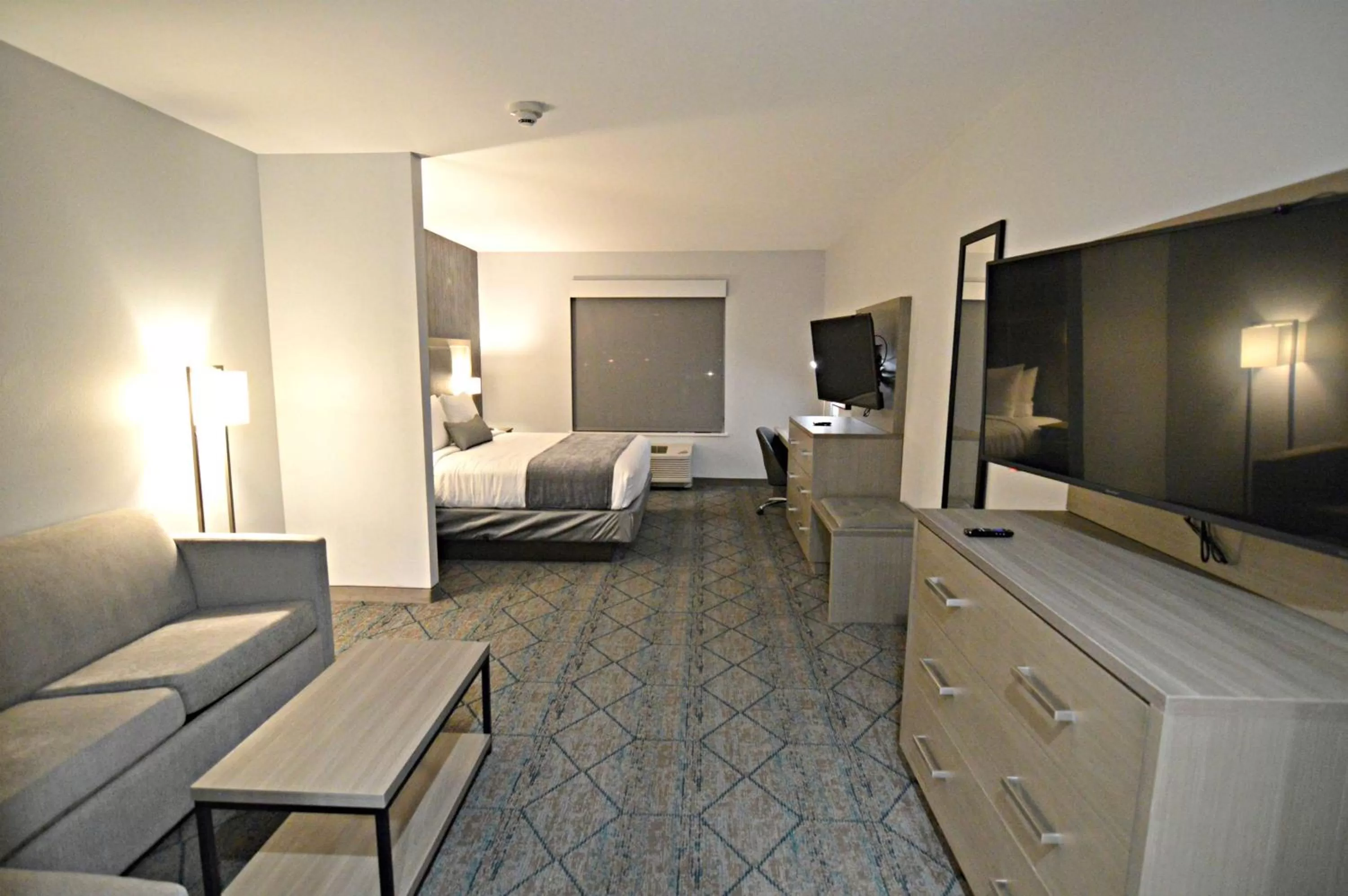 King Suite with Sofa Bed in Best Western Plus Executive Residency Oklahoma City I-35