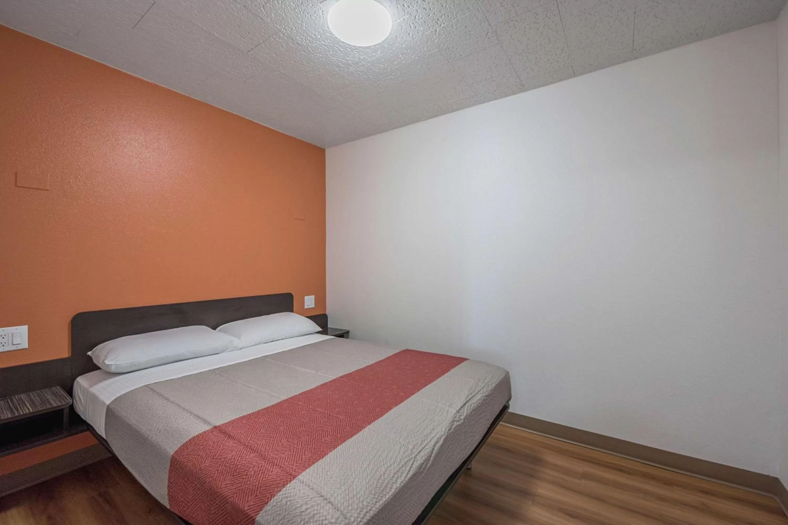 Queen Room - Non-Smoking in Motel 6-Fallon, NV