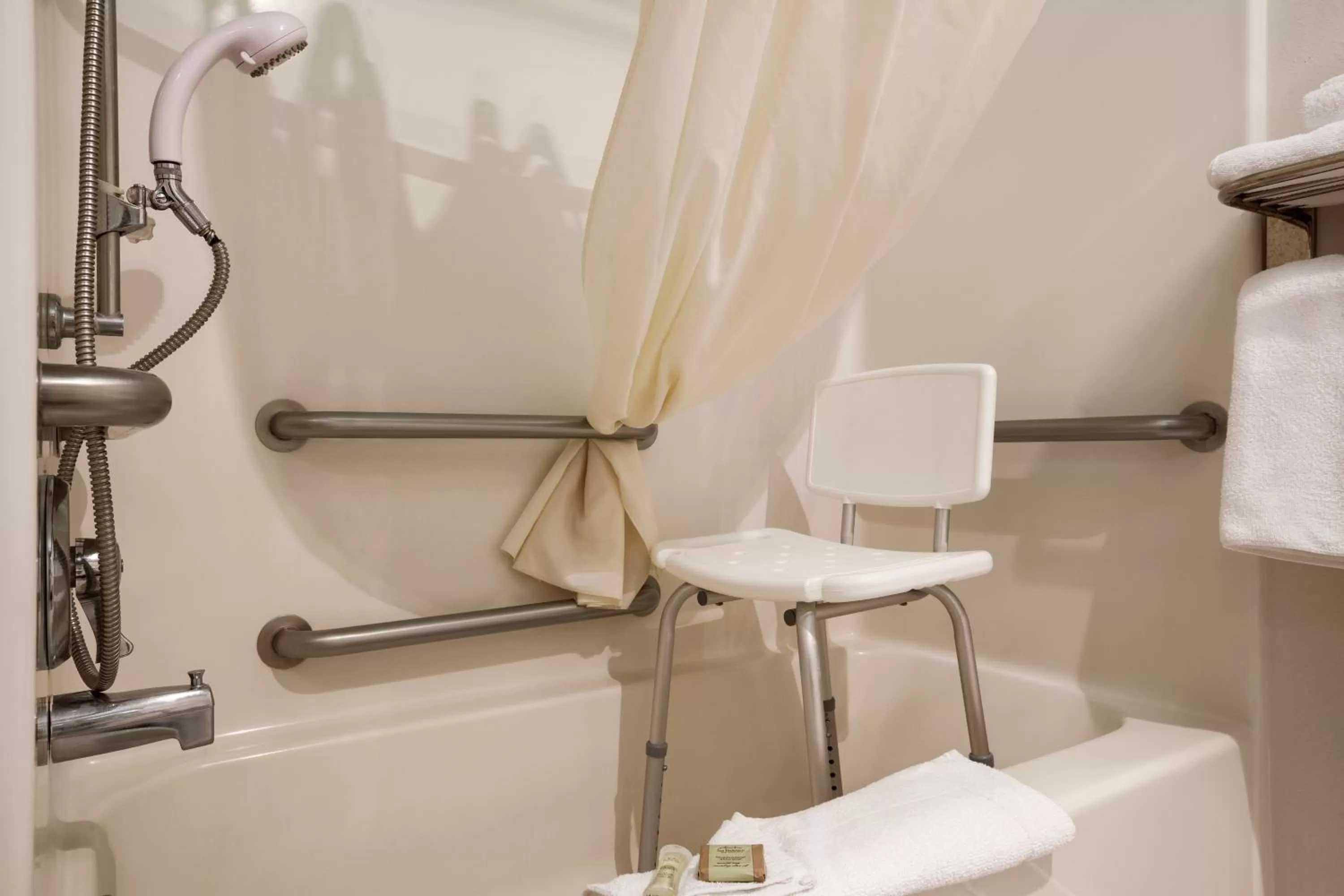 King Room - Mobility Access/Non-Smoking in Super 8 by Wyndham Big Timber