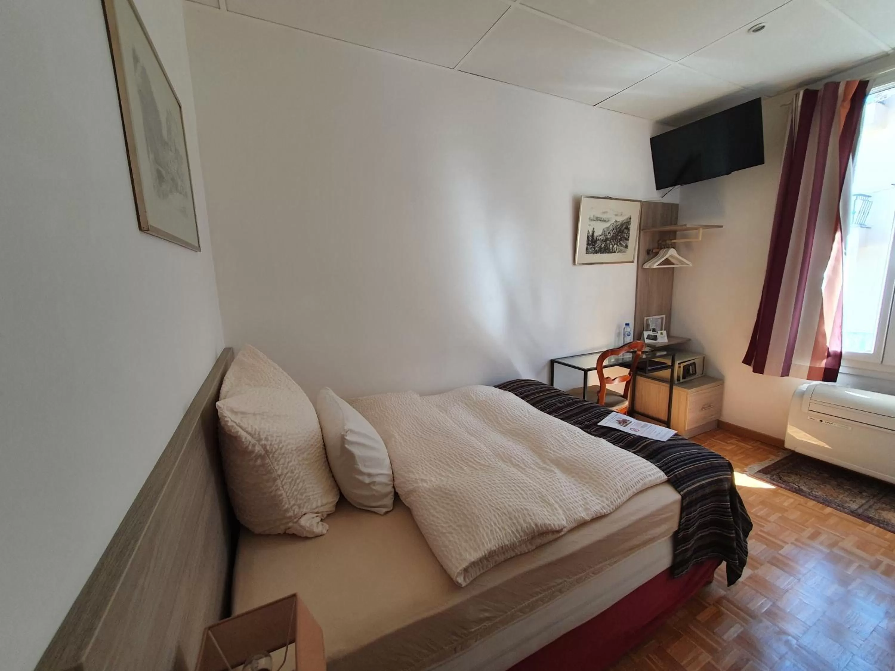 Single Room in Logis Hôtel Villa Victorine