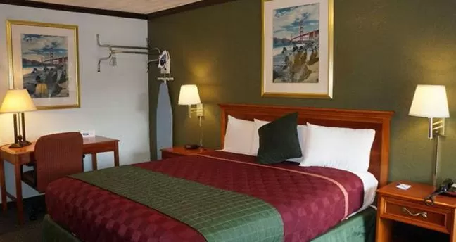 King Room - Non-Smoking in Rodeway Inn Chico University Area