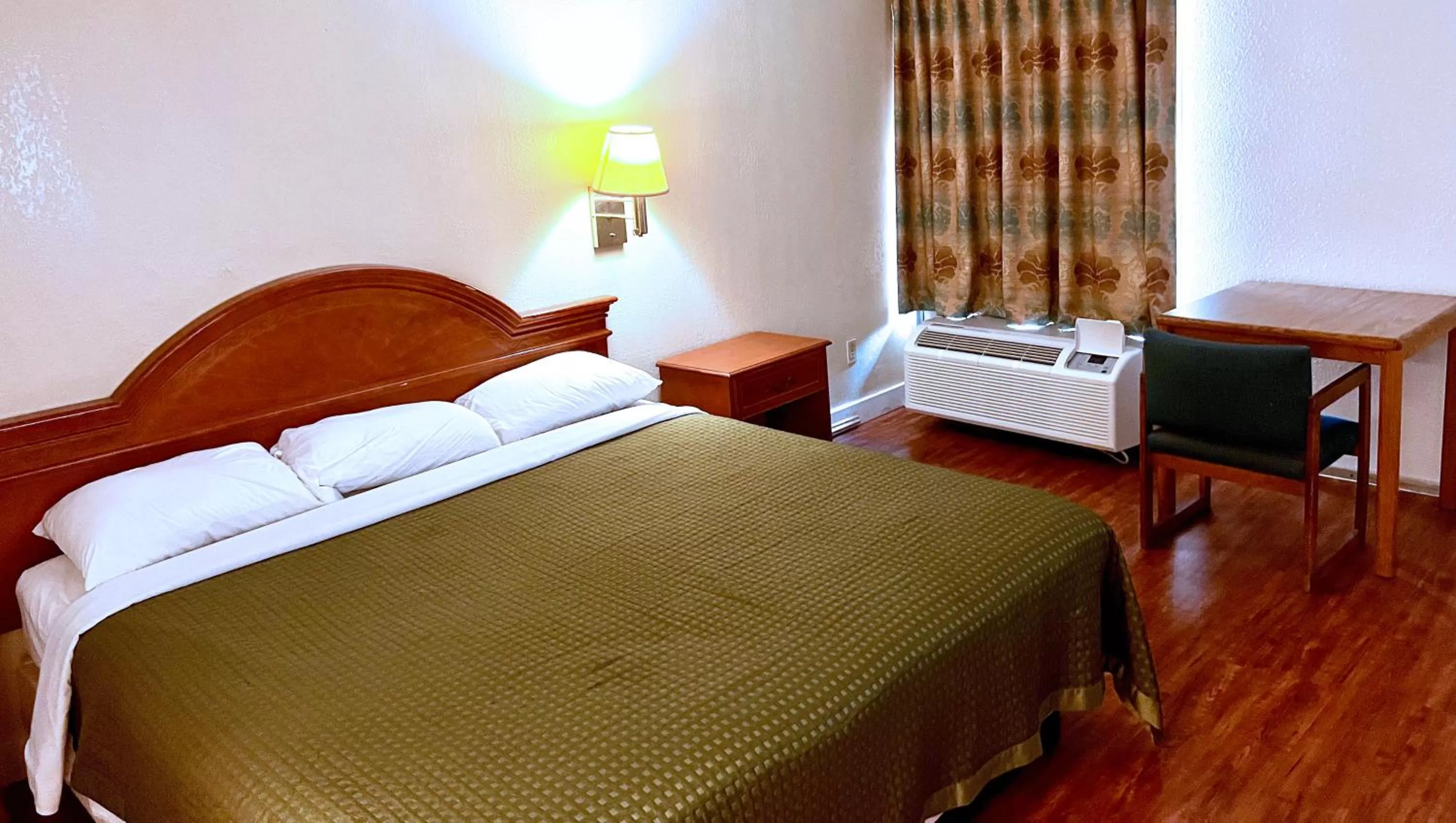 Standard King Room - Non-Smoking  in Thunderbird Motel Hillsboro