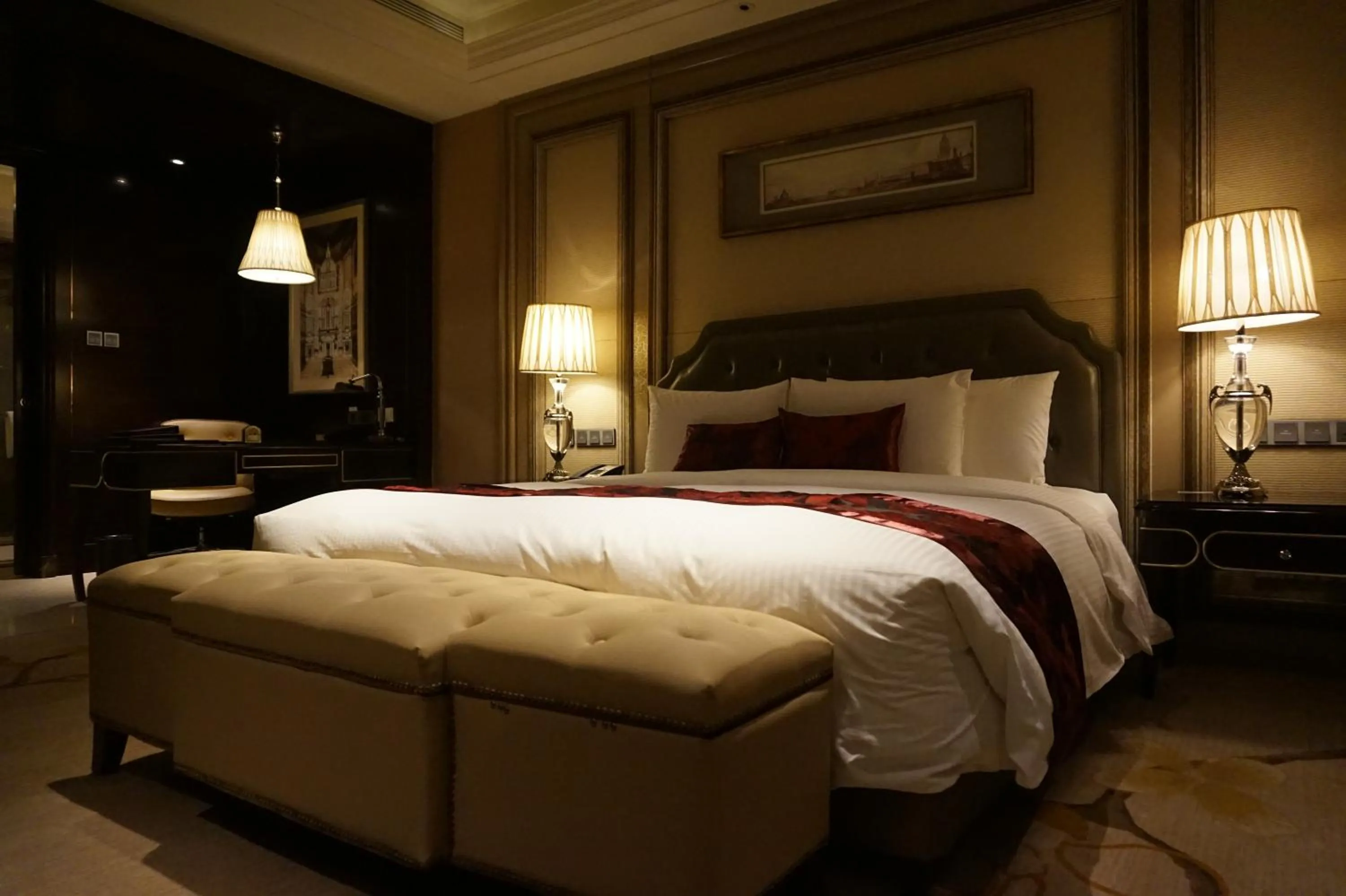 Grand Deluxe King Room in Wanda Realm Harbin Hotel