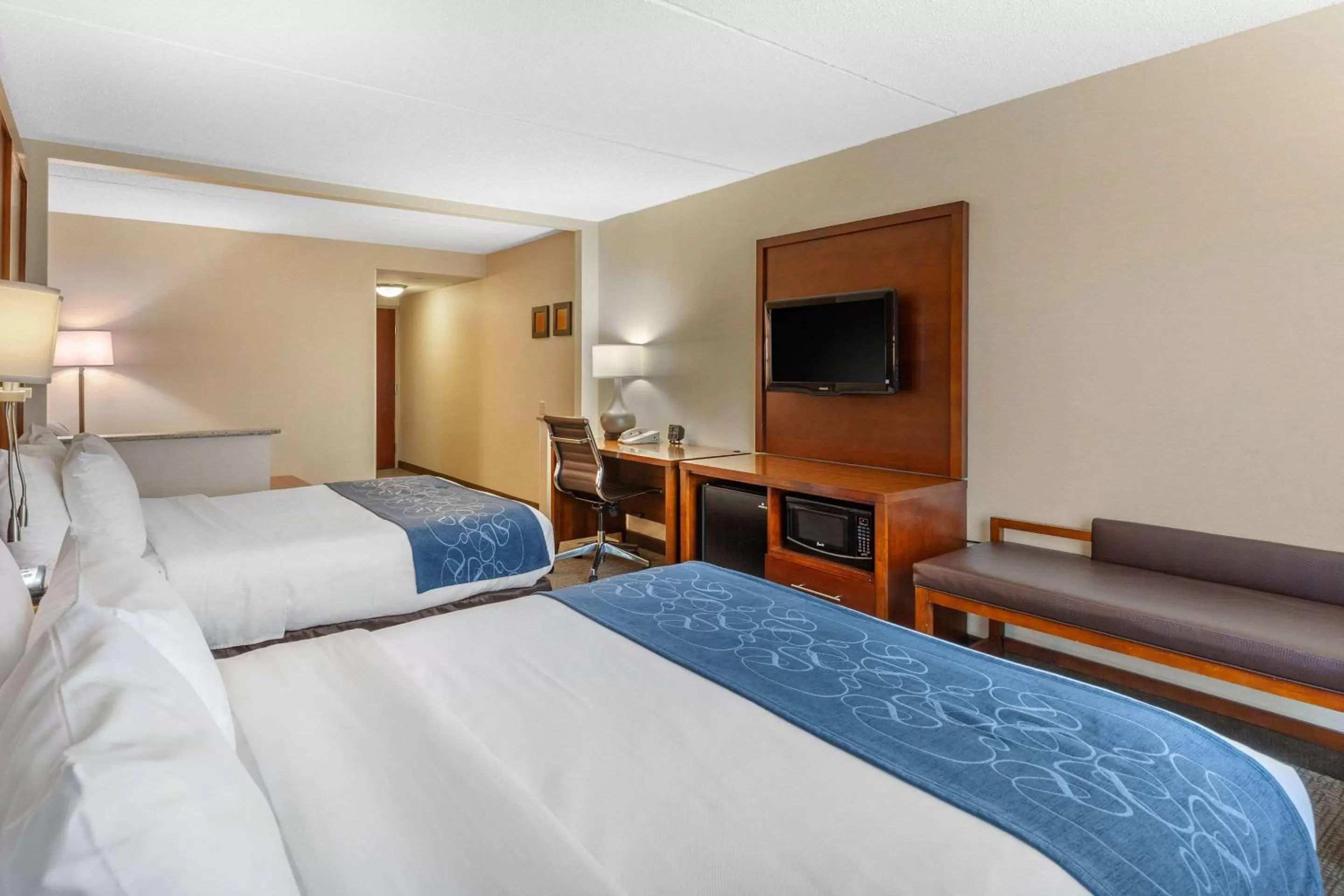 Queen Suite with Two Queen Beds in Comfort Suites Manassas Battlefield Park