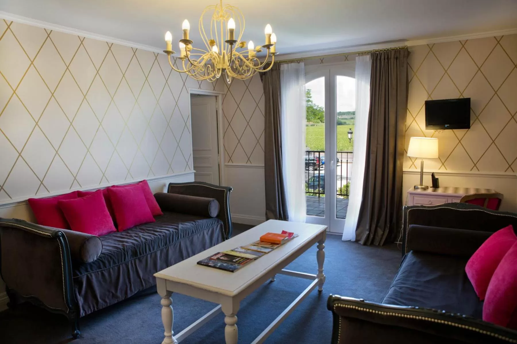 Superior Suite (4 Adults) in Ermitage De Corton - Teritoria