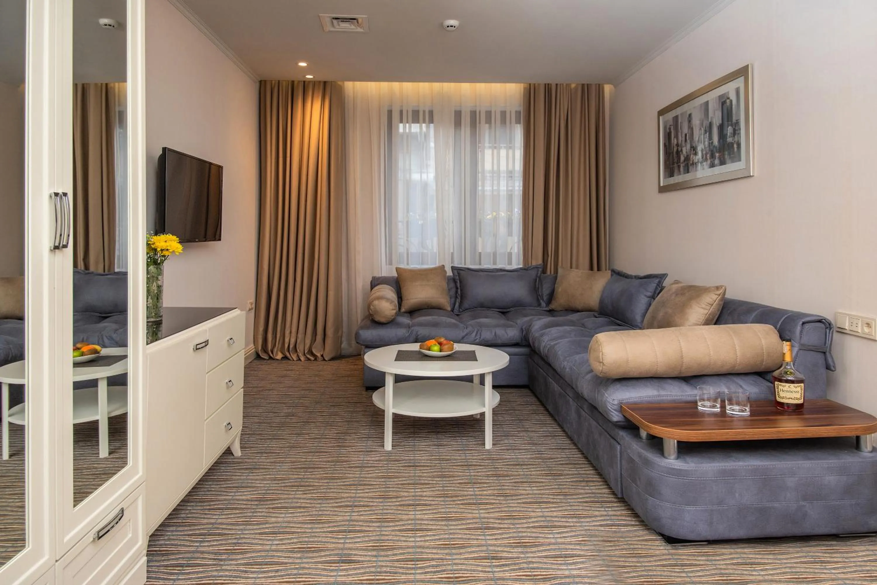 Suite in City Avenue Hotel
