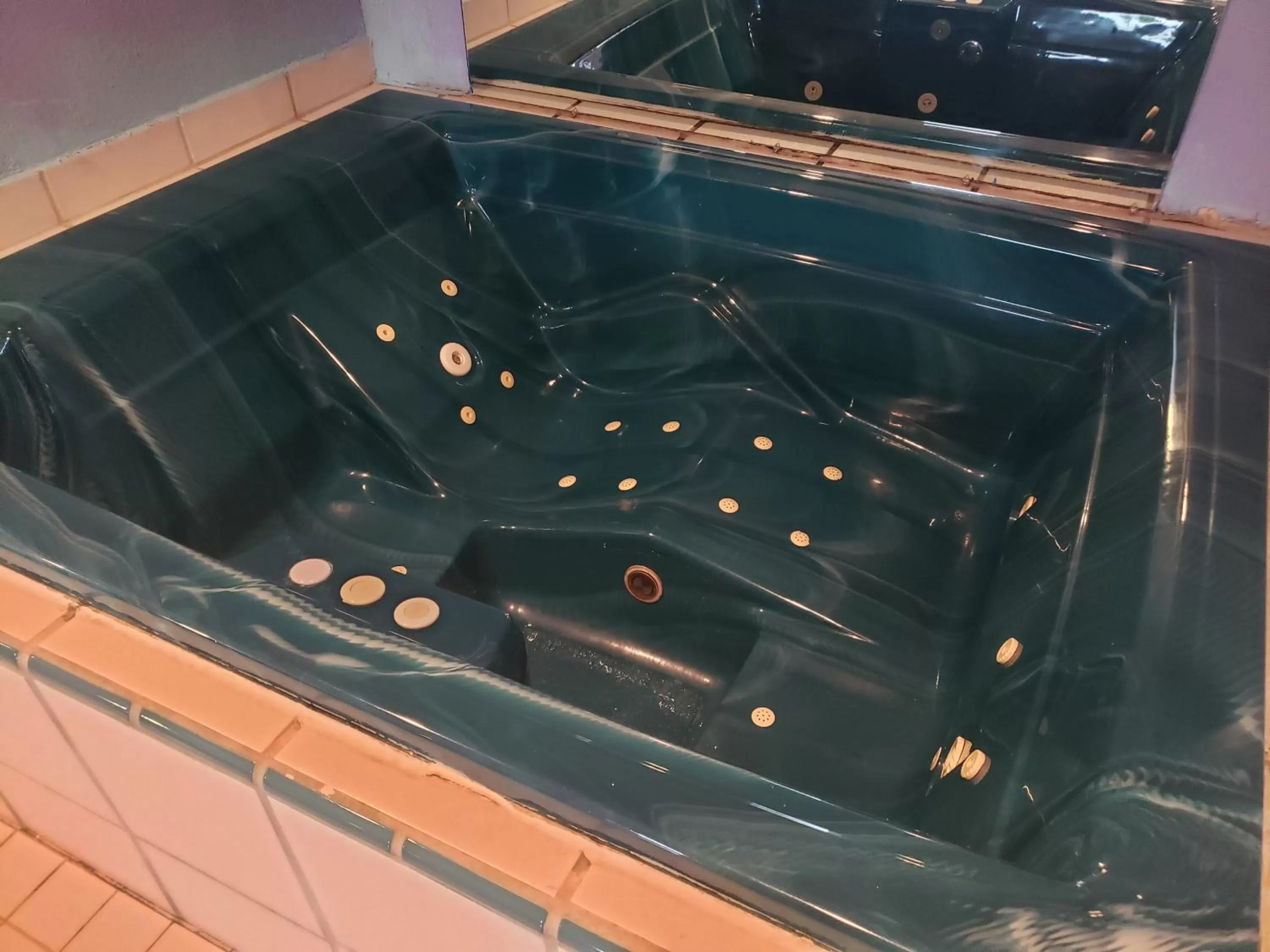 King Bed w/ Jetted Tub, Smoking in Envi Boutique Hotel Henderson-Evansville South