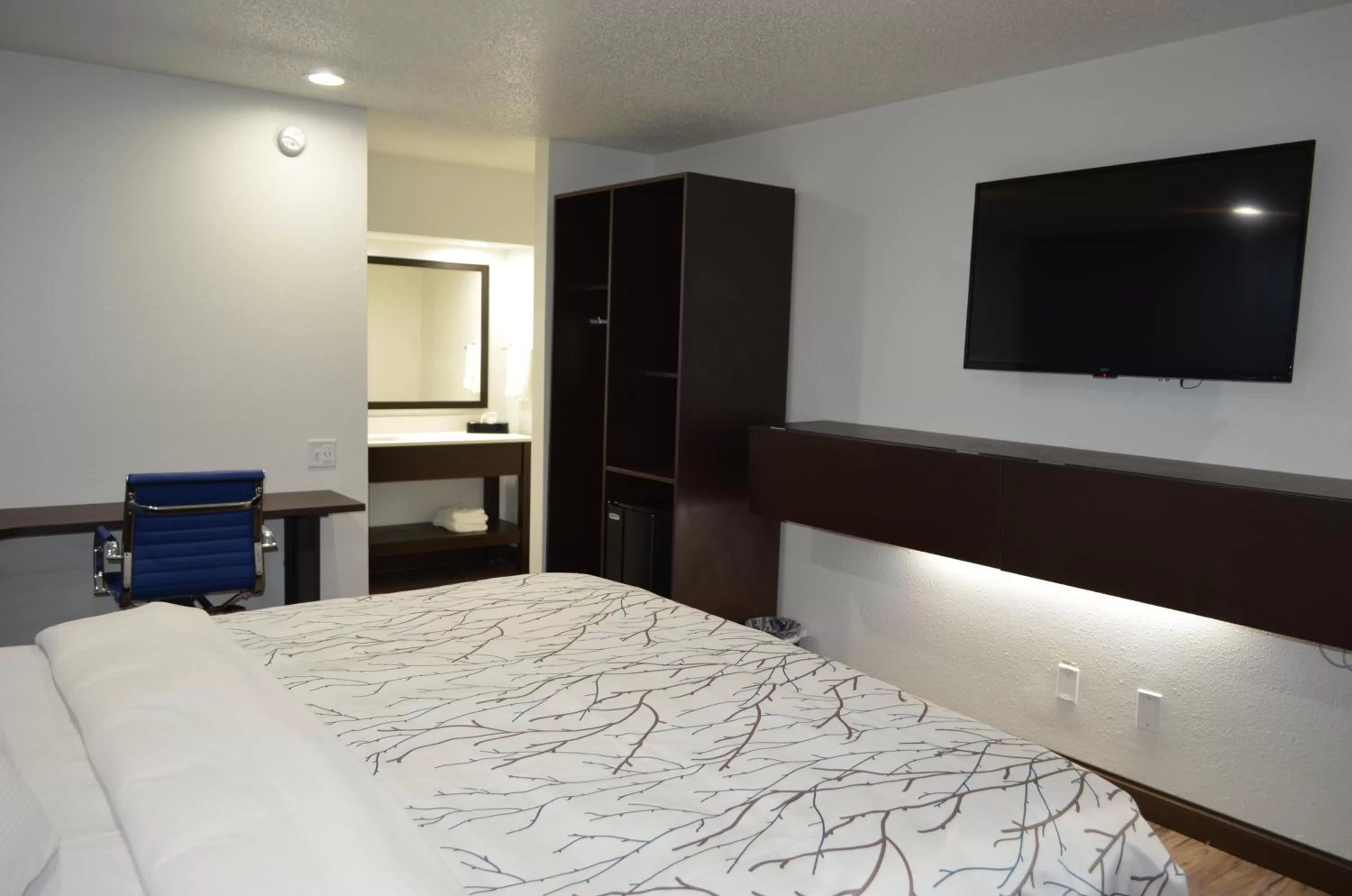 King Room - Non-Smoking in Athena Inn Chattanooga