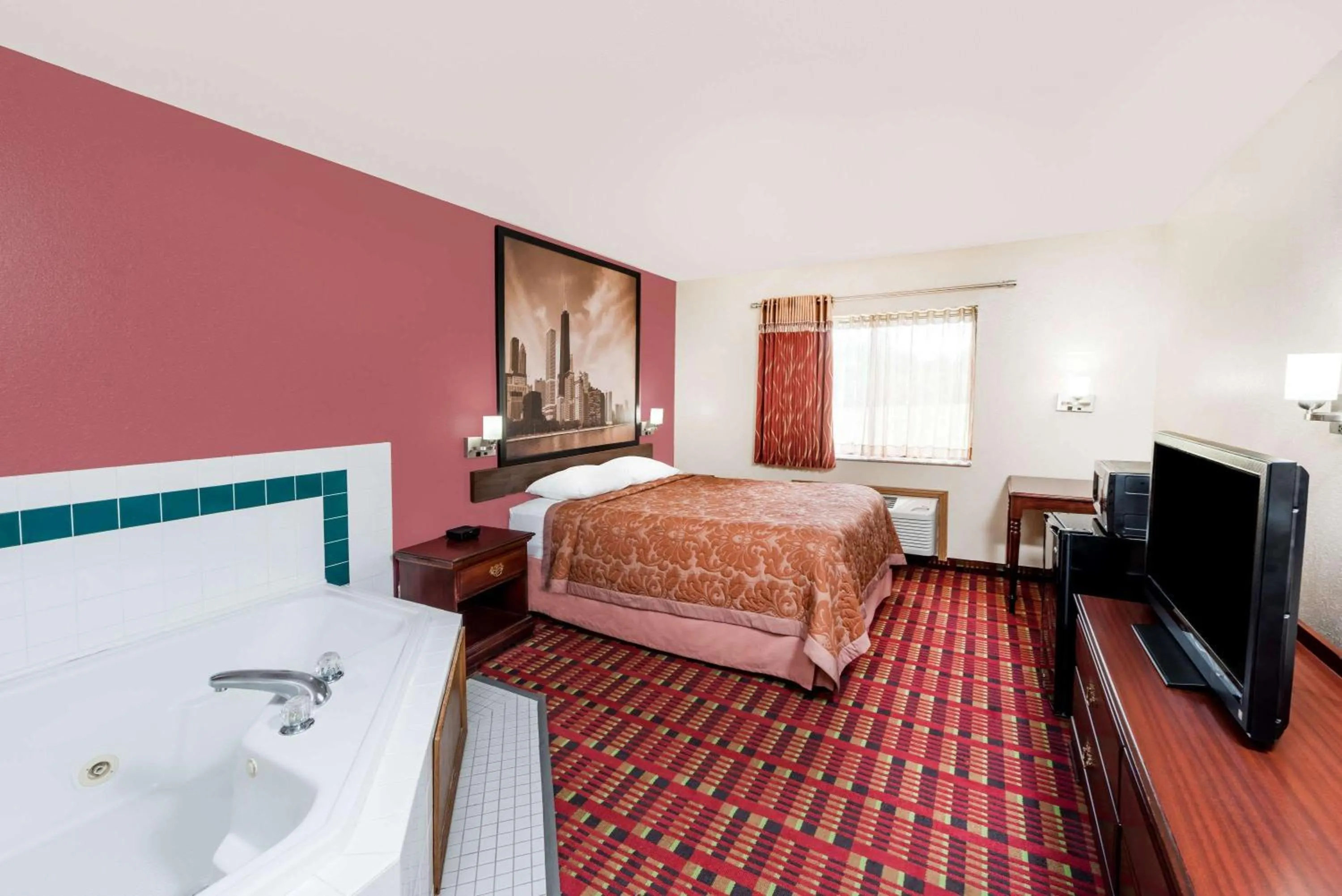 Queen Studio Suite - Non-Smoking in Super 8 by Wyndham Paris IL