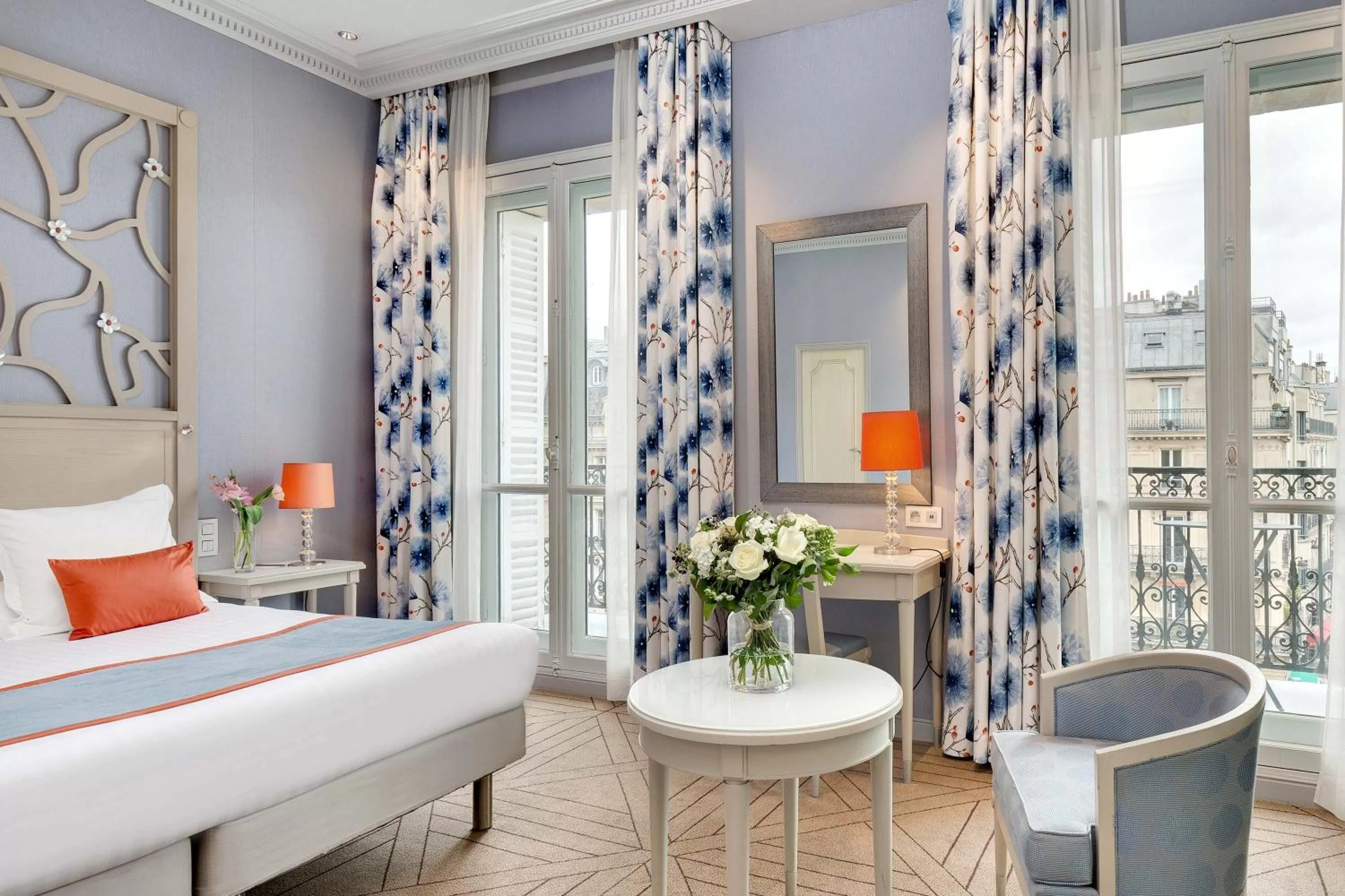 Superior Double Room with Balcony in Splendid Etoile