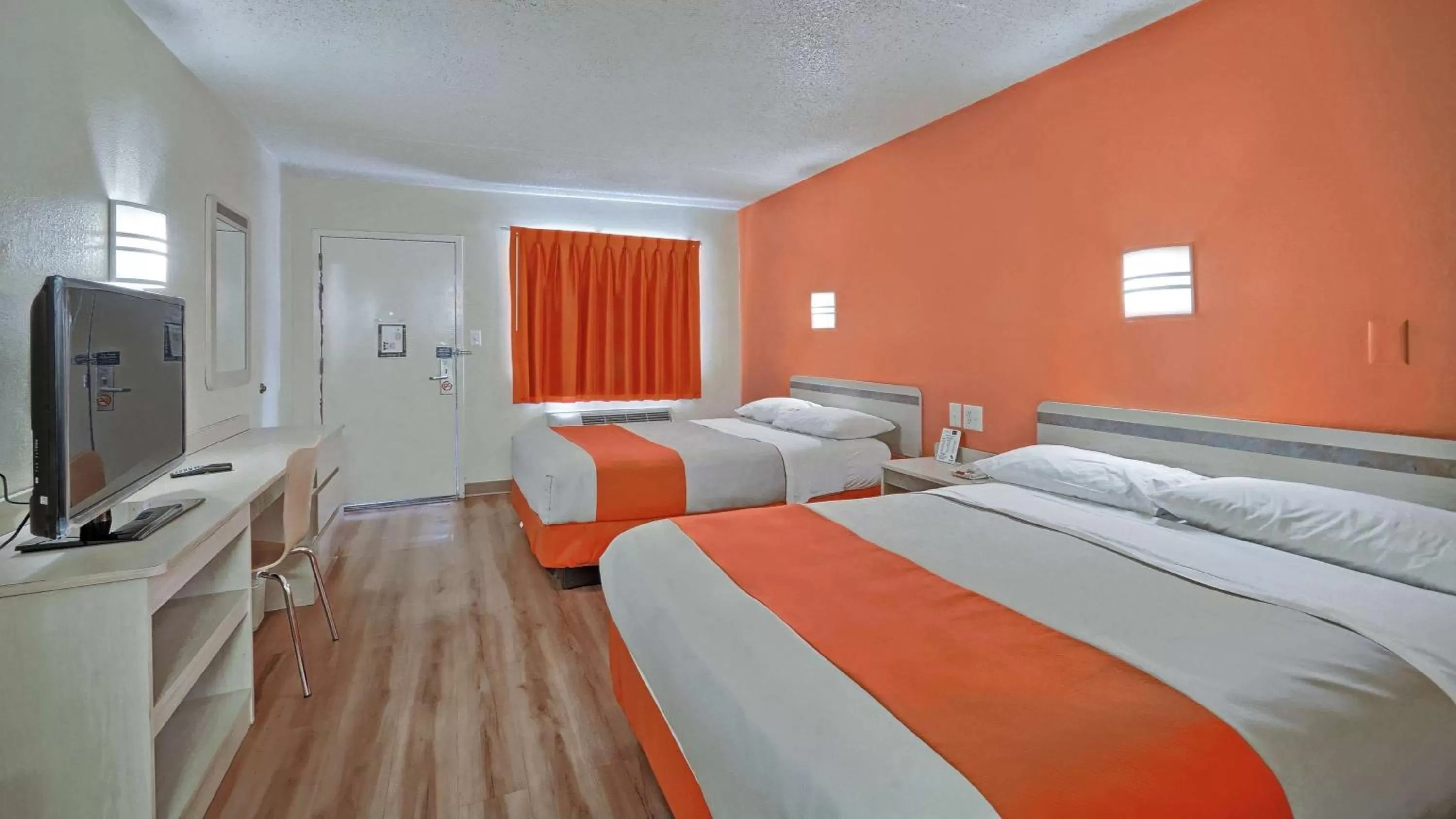 Queen Room with Two Queen Beds - Smoking in Motel 6-Maple Shade Township, NJ - Philadelphia - Mt Laurel