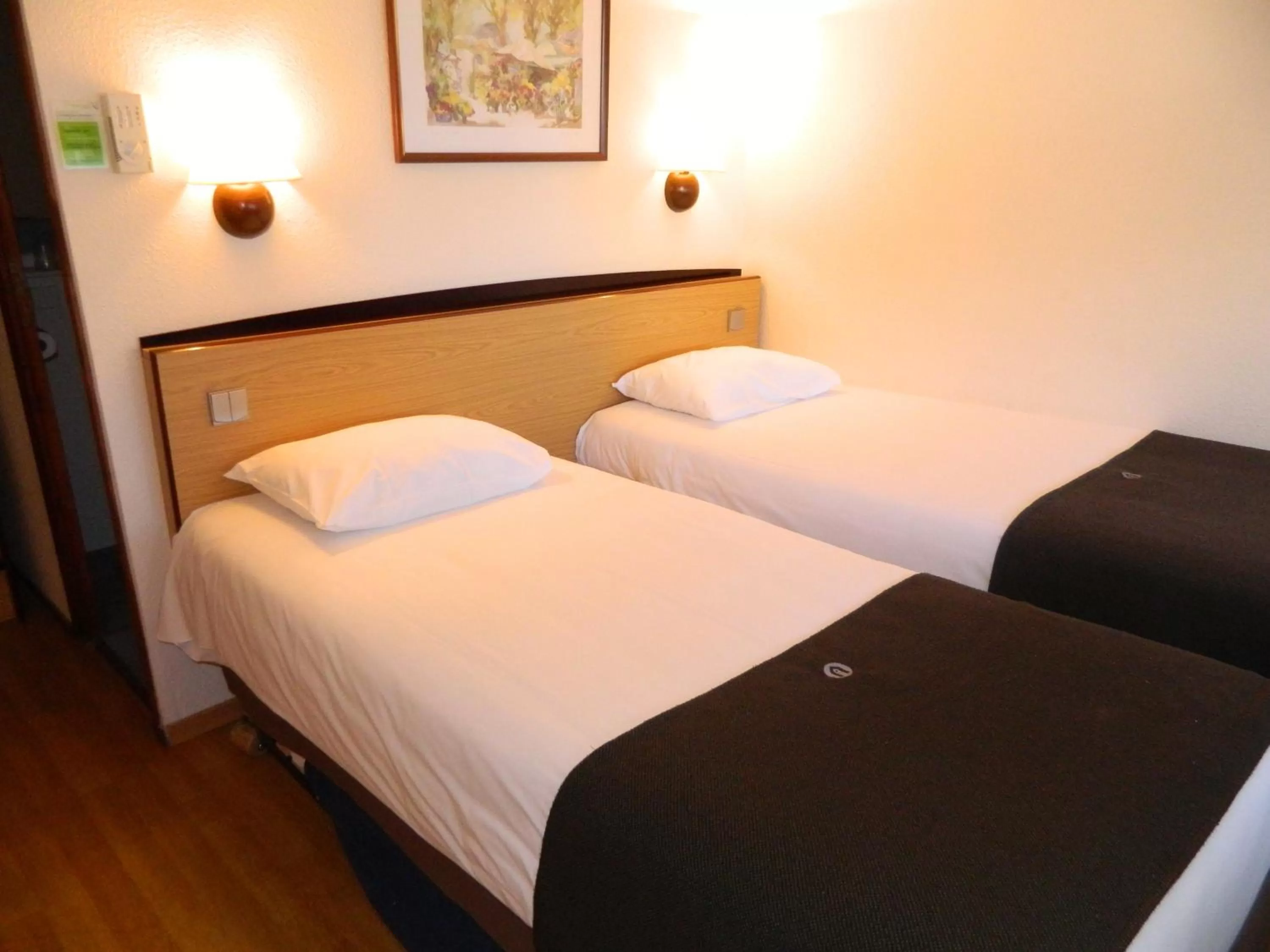 Twin Room with One Junior Bed (Up To 10 Years) in Campanile Epernay - Dizy 51530