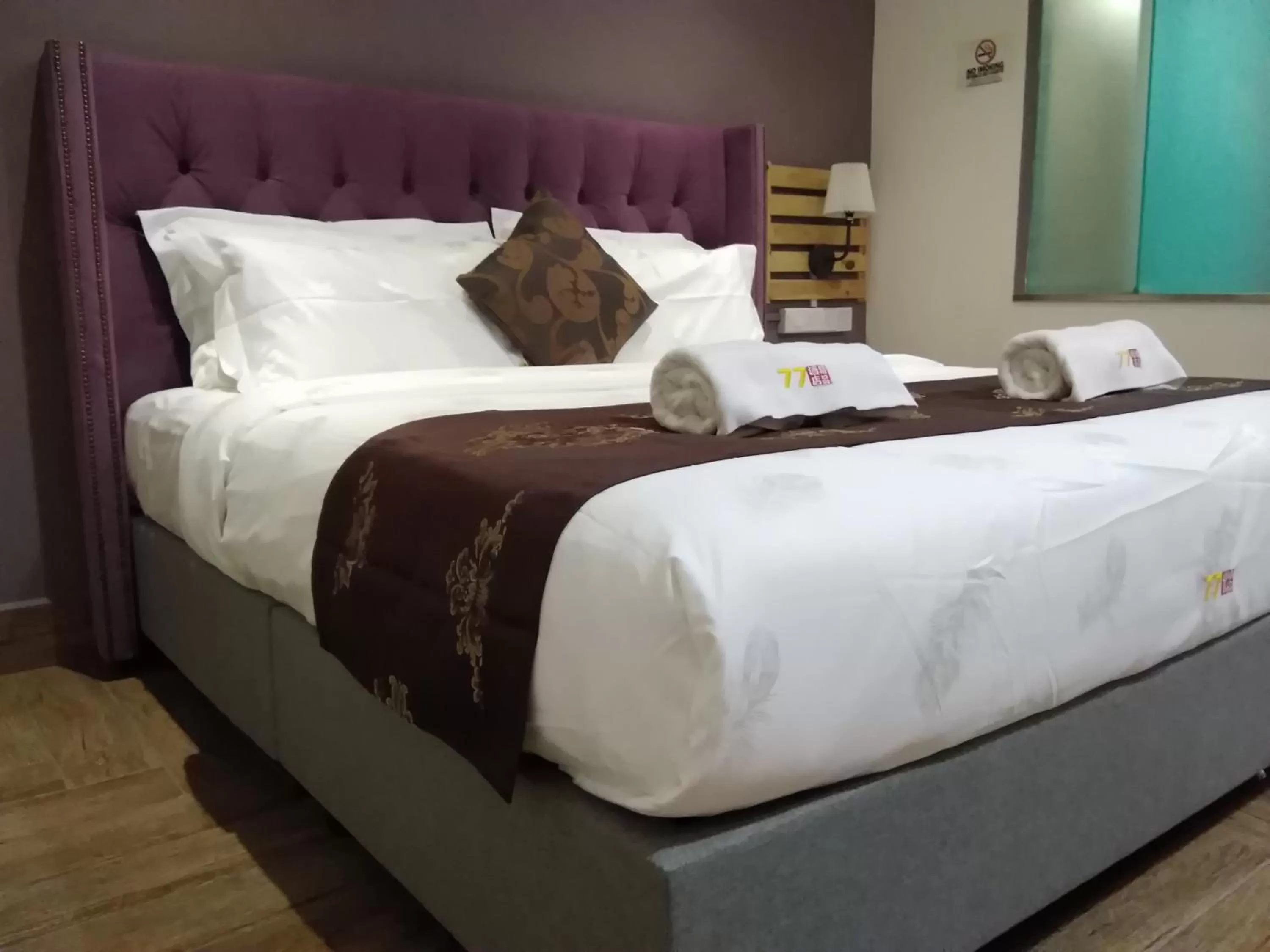 Deluxe King Room (No Window) in 77 Boutique Hotel