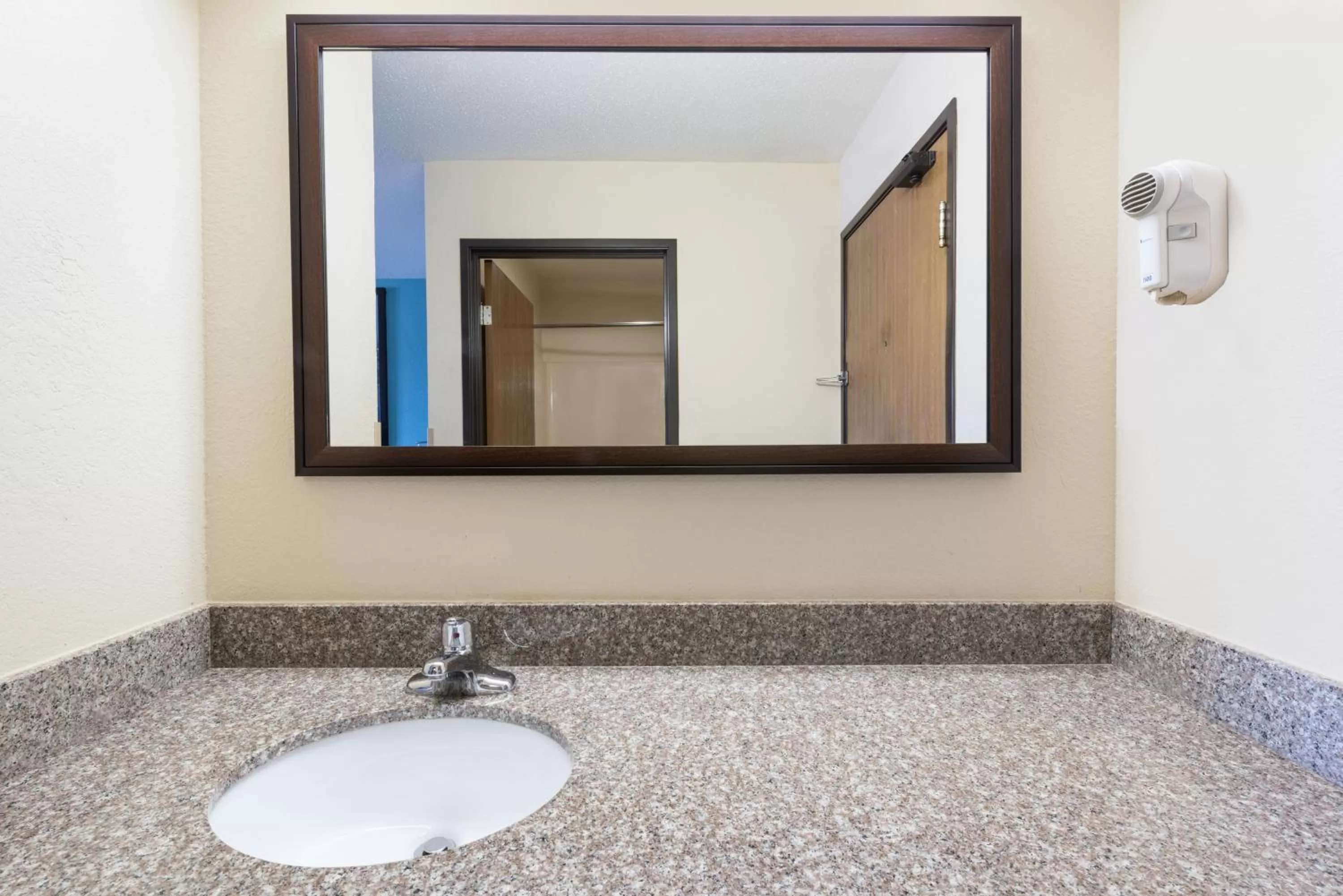 Deluxe King Studio Suite - Non-SmokingÂ  in Super 8 by Wyndham Hanover