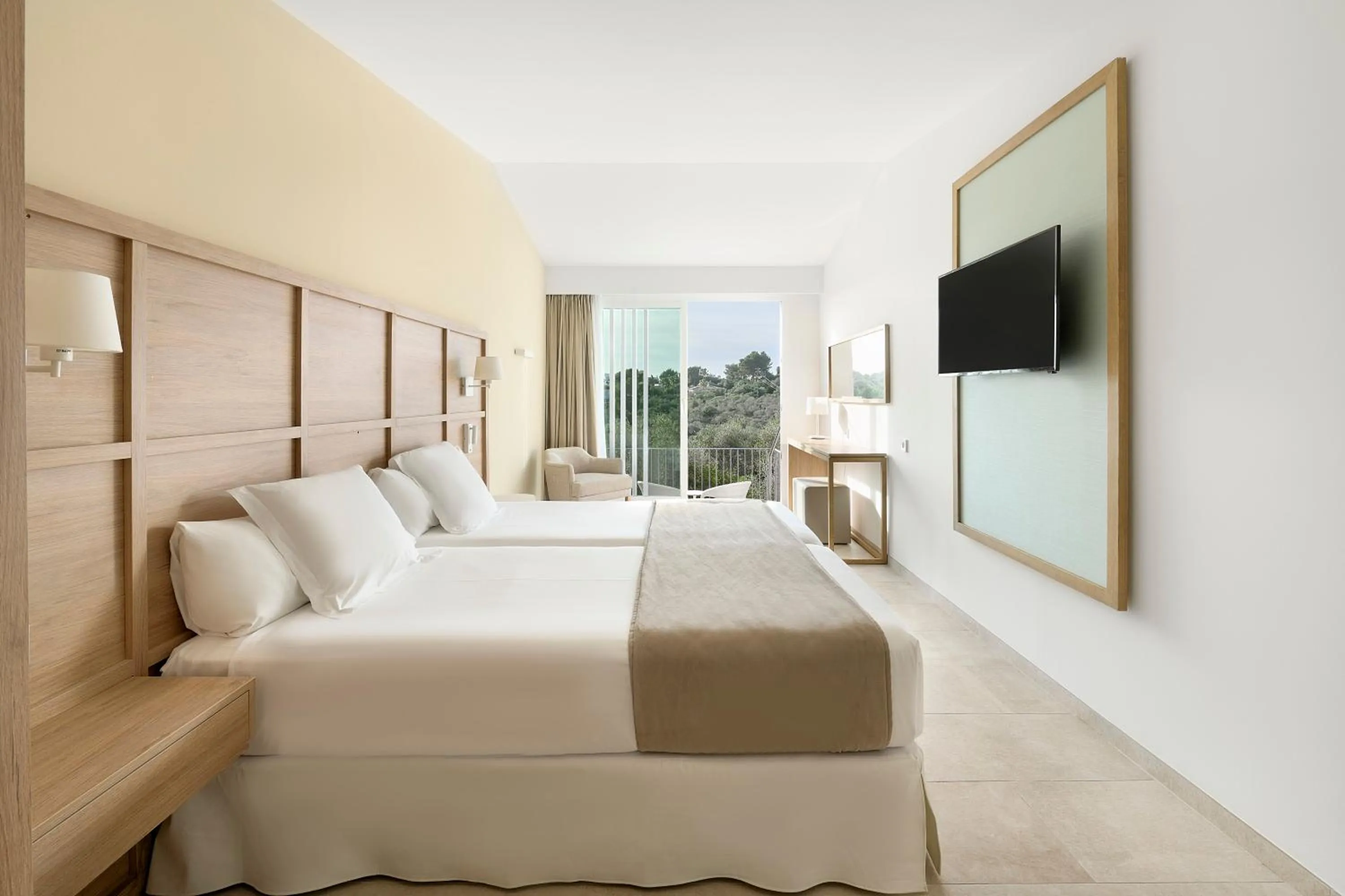 Family Suite Garden View 2+1 in Iberostar Waves Cala Domingos All Inclusive