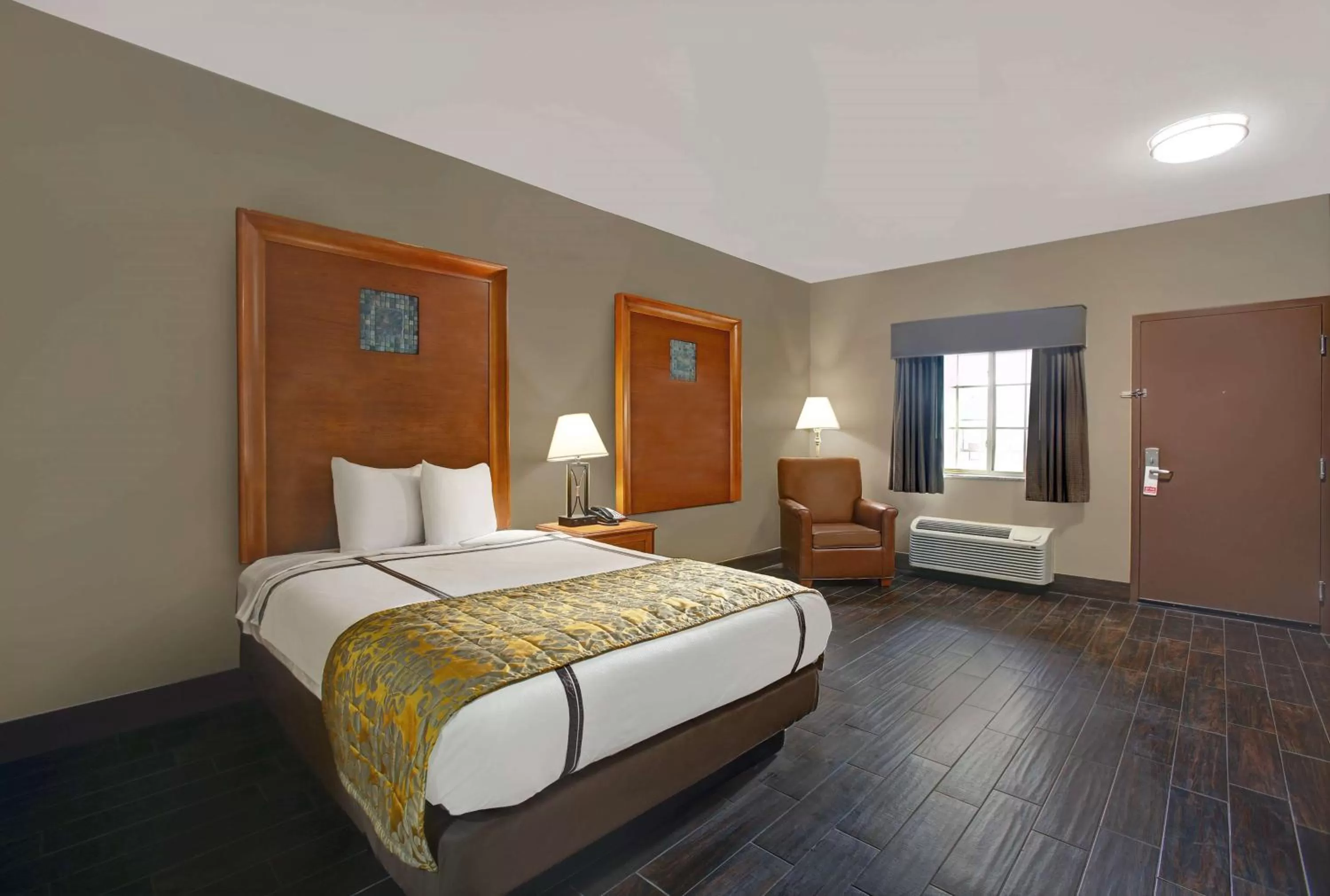 Queen Room - Non-Smoking in Studio 6 Odessa, Tx