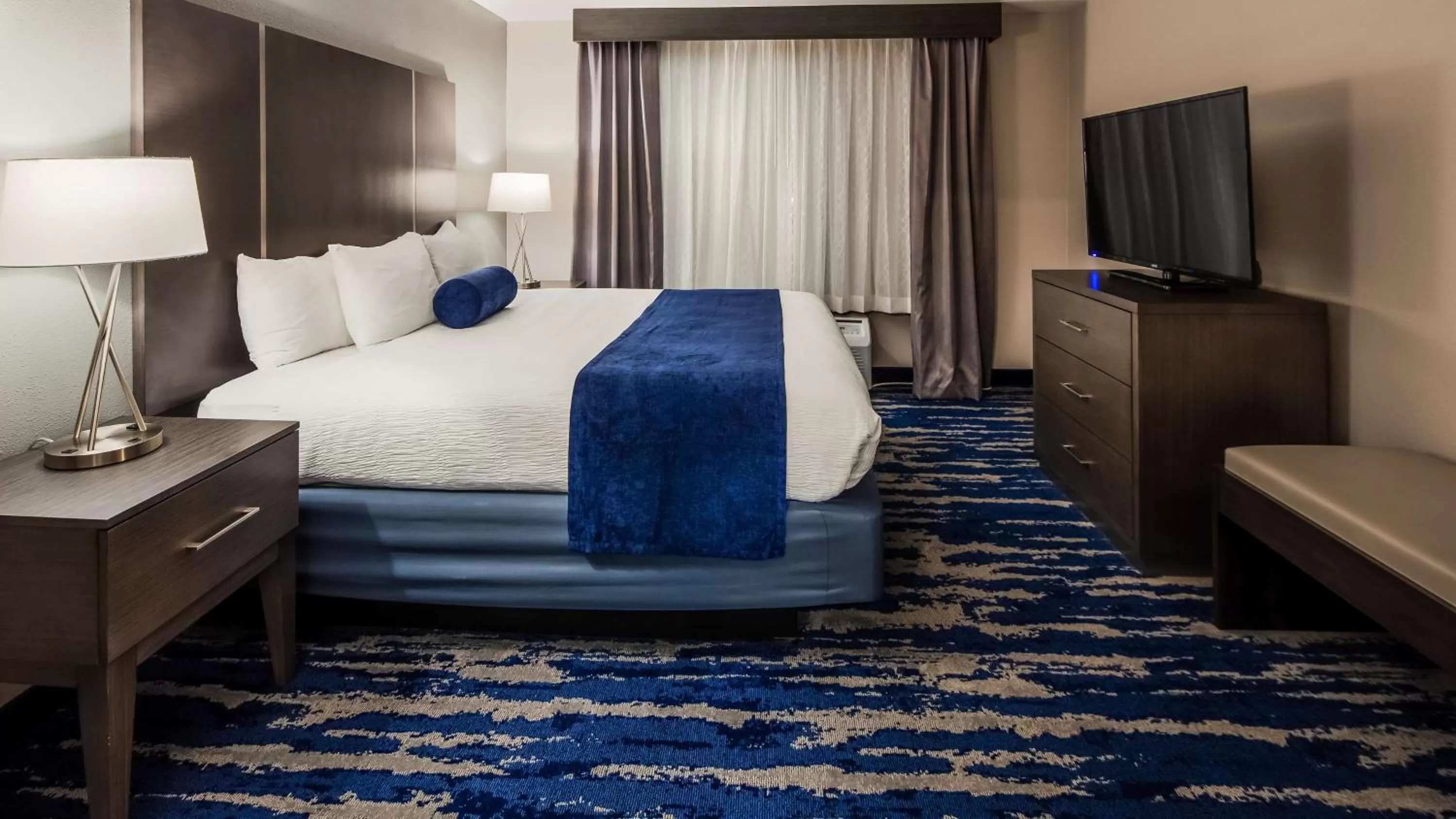 One-Bedroom King Suite in Best Western Plus Longview - University Hotel