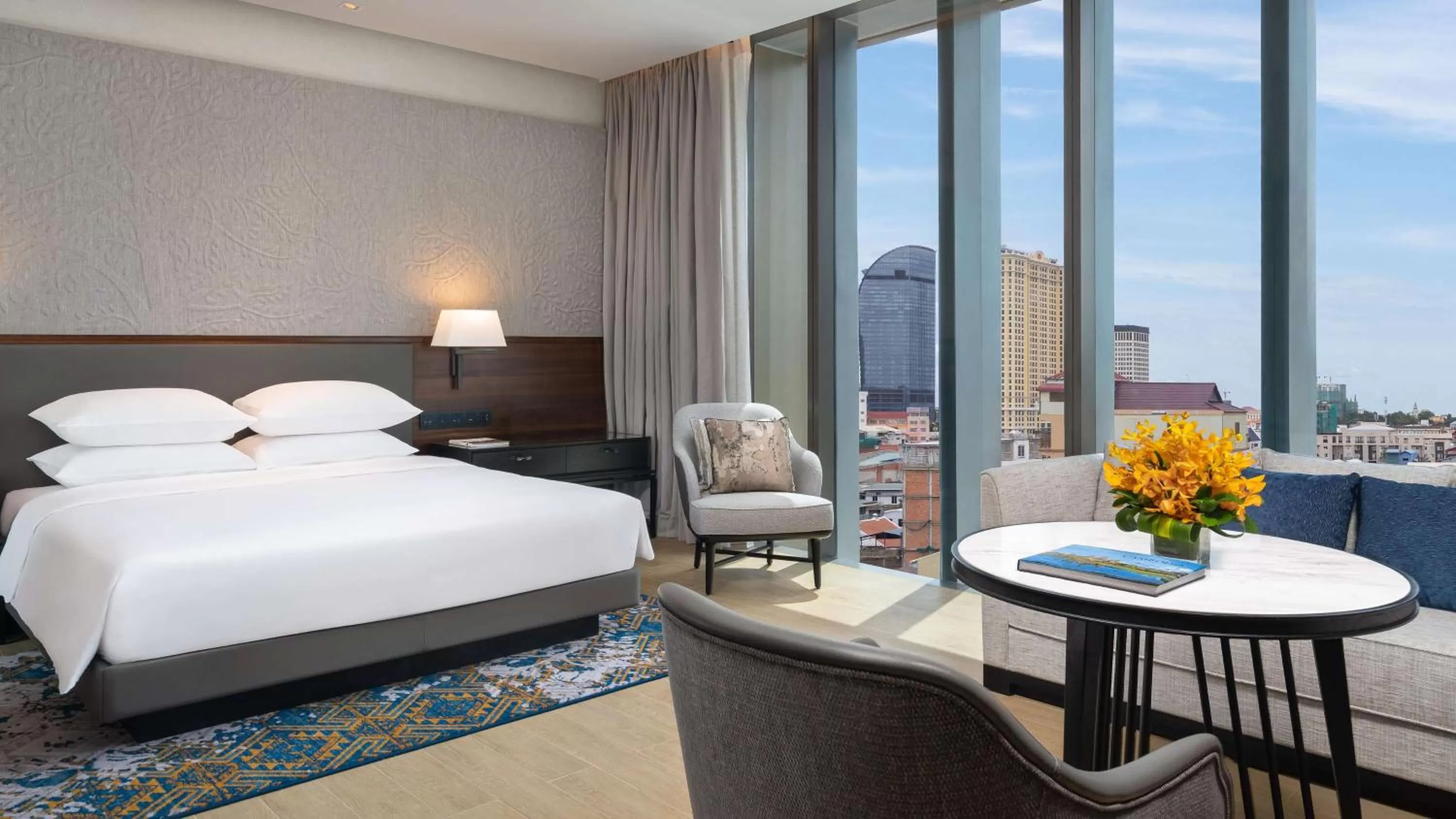 Deluxe King Room - Club Access in Hyatt Regency Phnom Penh