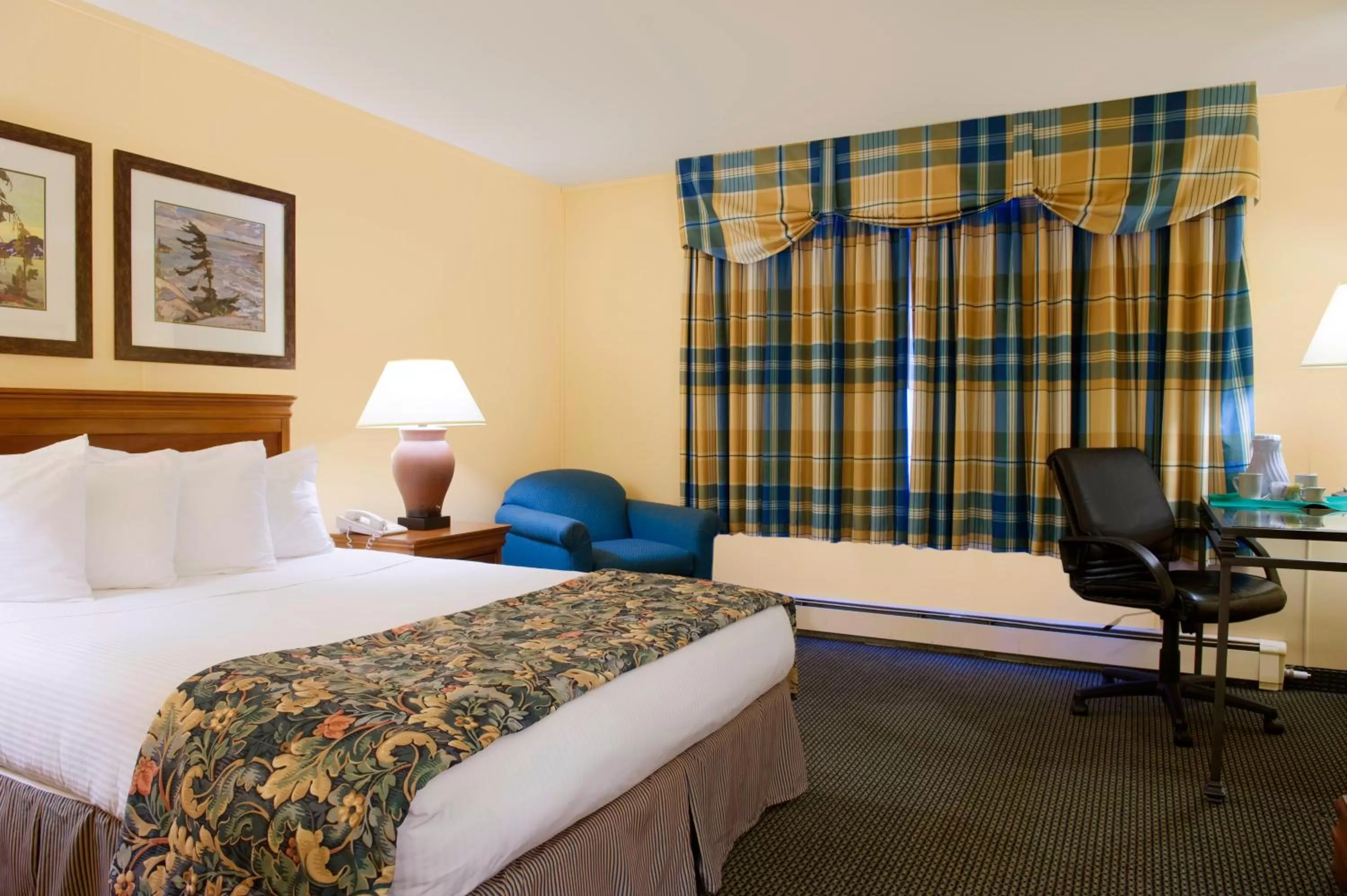 Queen Room in The Landing Hotel