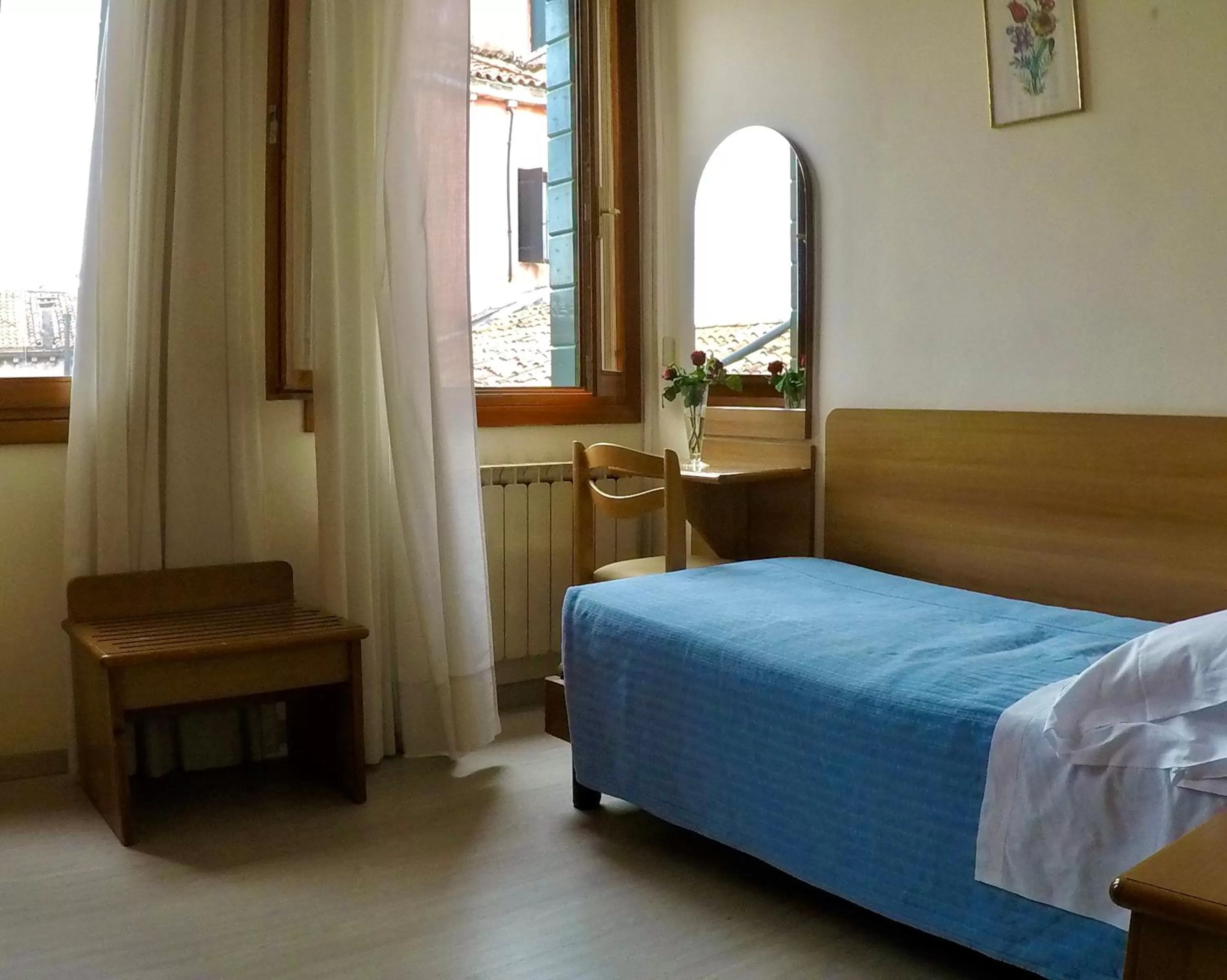 Single Room with Shared Bathroom in Locanda Silva
