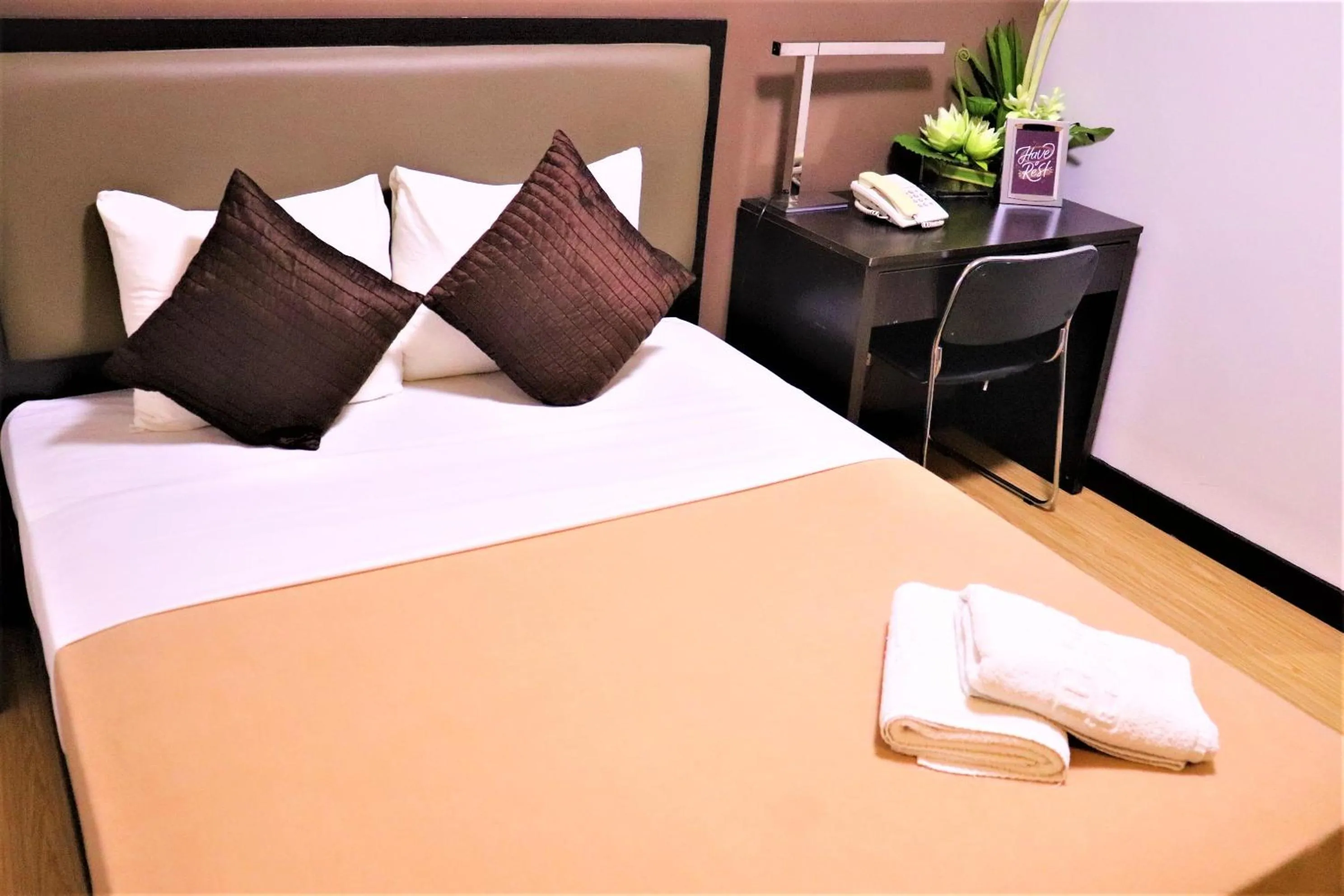 Deluxe Queen Room in The Studio 18 Residences